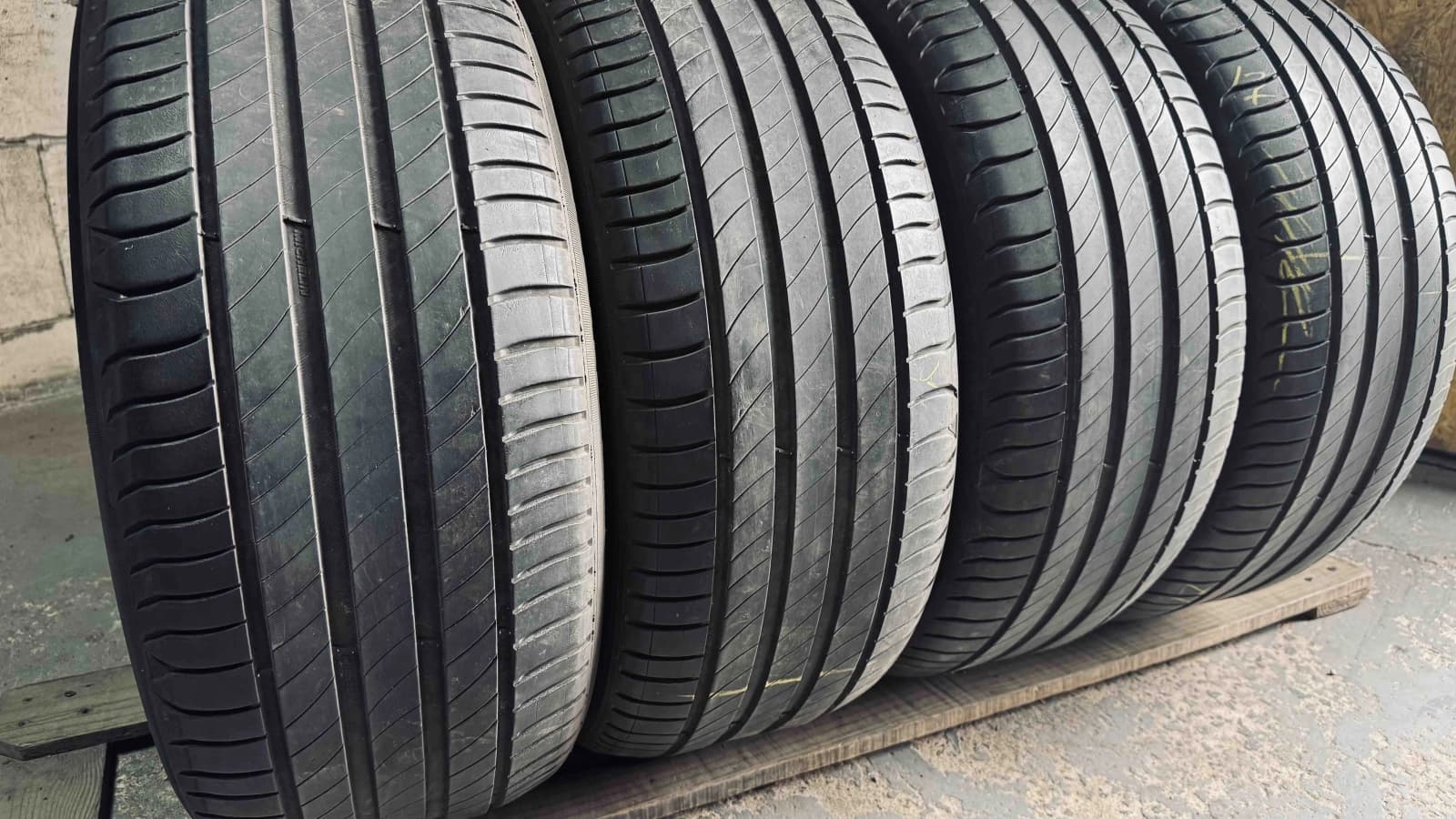Придбати вживані шини Michelin Primacy 4 . … . 225/50 R 17 Вживані шини з Європи Michelin Primacy 4 . … . 225/50 R 17