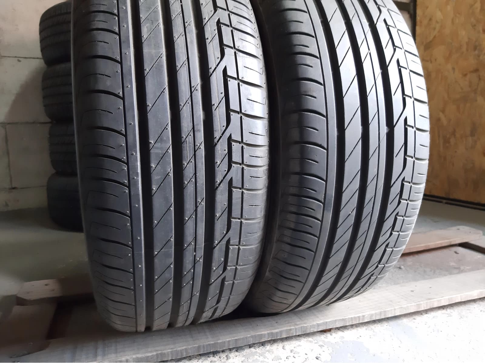 Придбати вживані шини Bridgestone Turanza T001 225/55 R 17 Вживані шини з Європи Bridgestone Turanza T001 225/55 R 17