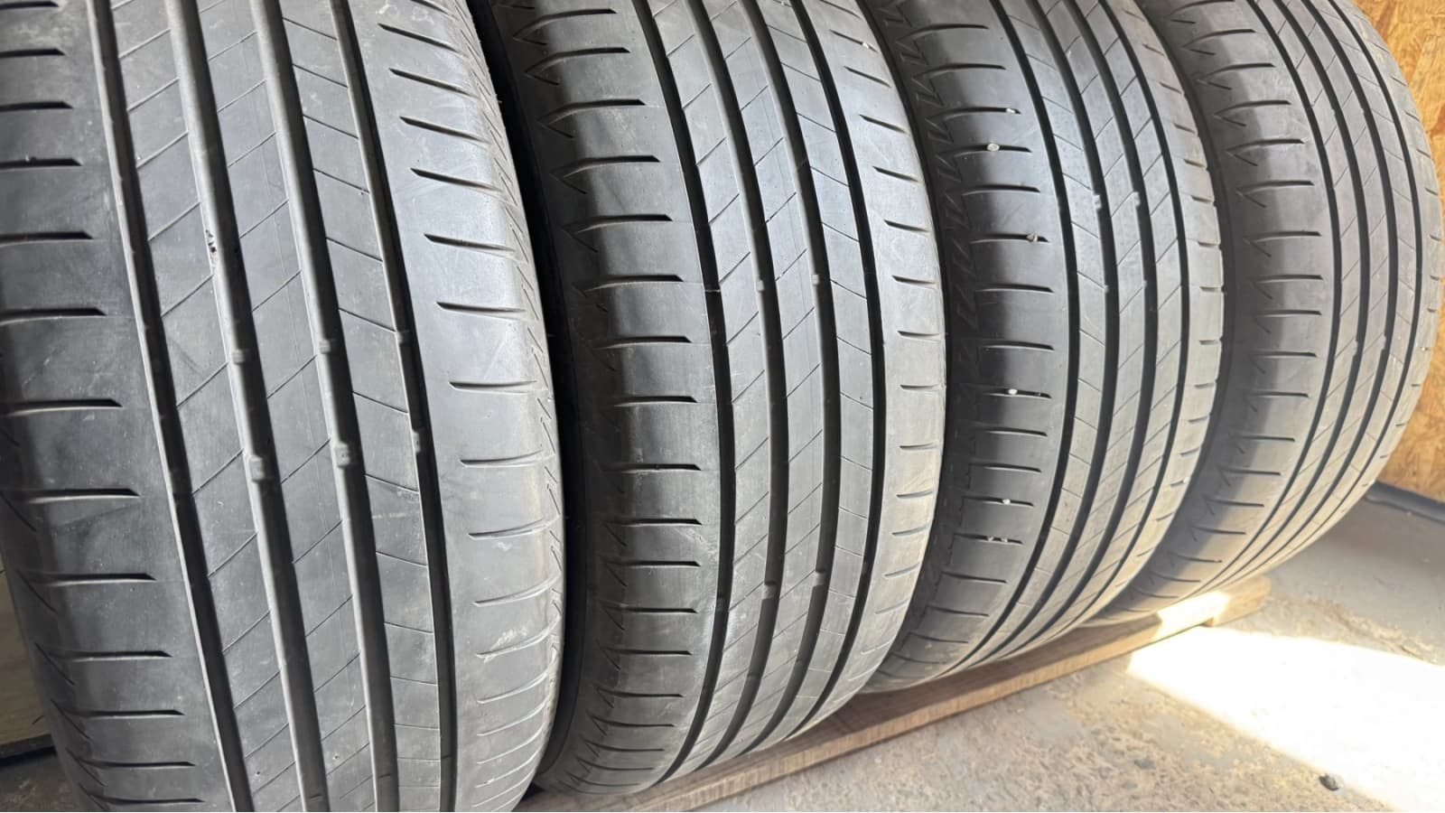 Придбати вживані шини Bridgestone Turanza T005 225/50 R 18 Вживані шини з Європи Bridgestone Turanza T005 225/50 R 18