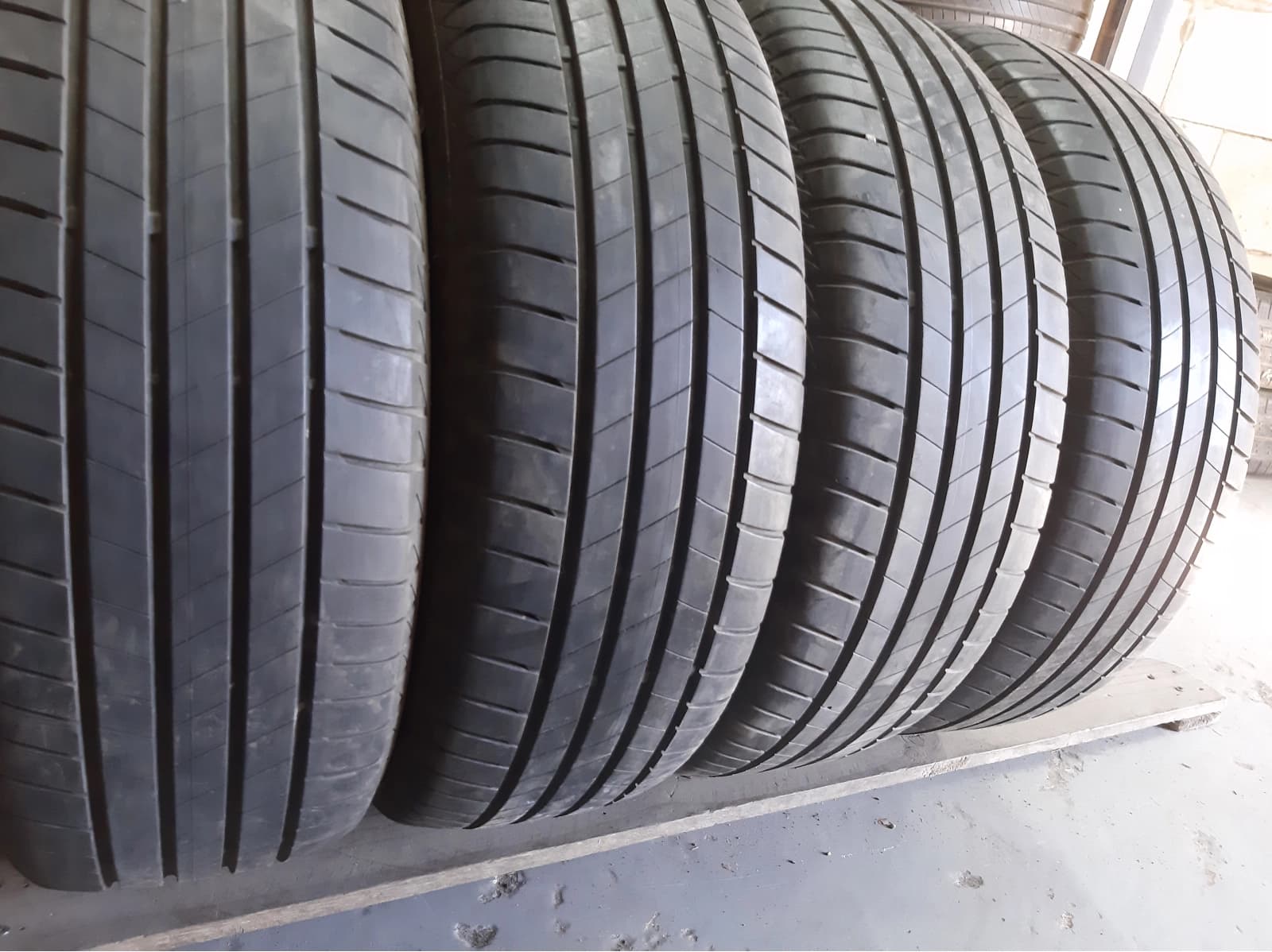 Придбати вживані шини Bridgestone Turanza T005 215/65 R 16 Вживані шини з Європи Bridgestone Turanza T005 215/65 R 16
