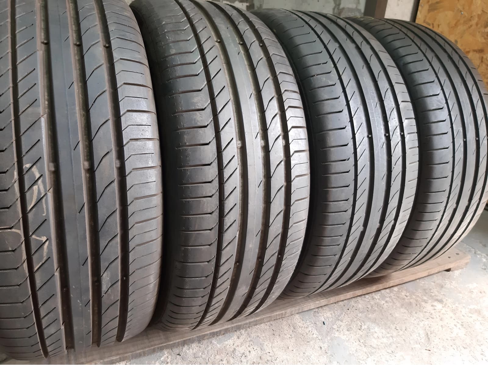 Придбати вживані шини Continental Conti Sport Contact 5 . . 235/45 R 18 Вживані шини з Європи Continental Conti Sport Contact 5 . . 235/45 R 18