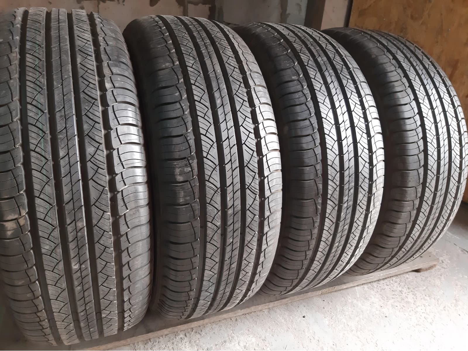 Придбати вживані шини Michelin Latitude Tour HP 235/55 R 18 Вживані шини з Європи Michelin Latitude Tour HP 235/55 R 18