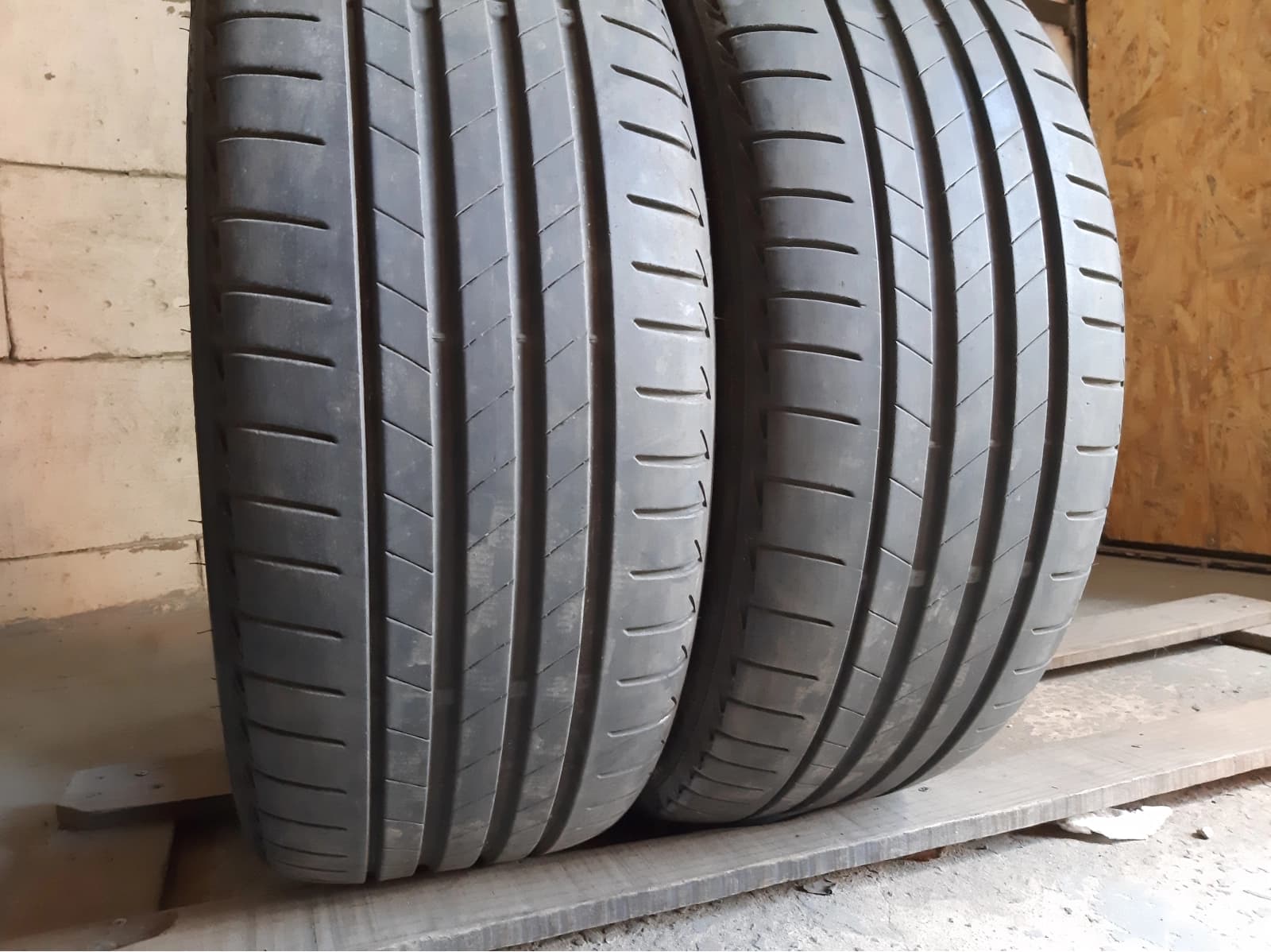 Придбати вживані шини Bridgestone Turanza T005 225/40 R 19 Вживані шини з Європи Bridgestone Turanza T005 225/40 R 19