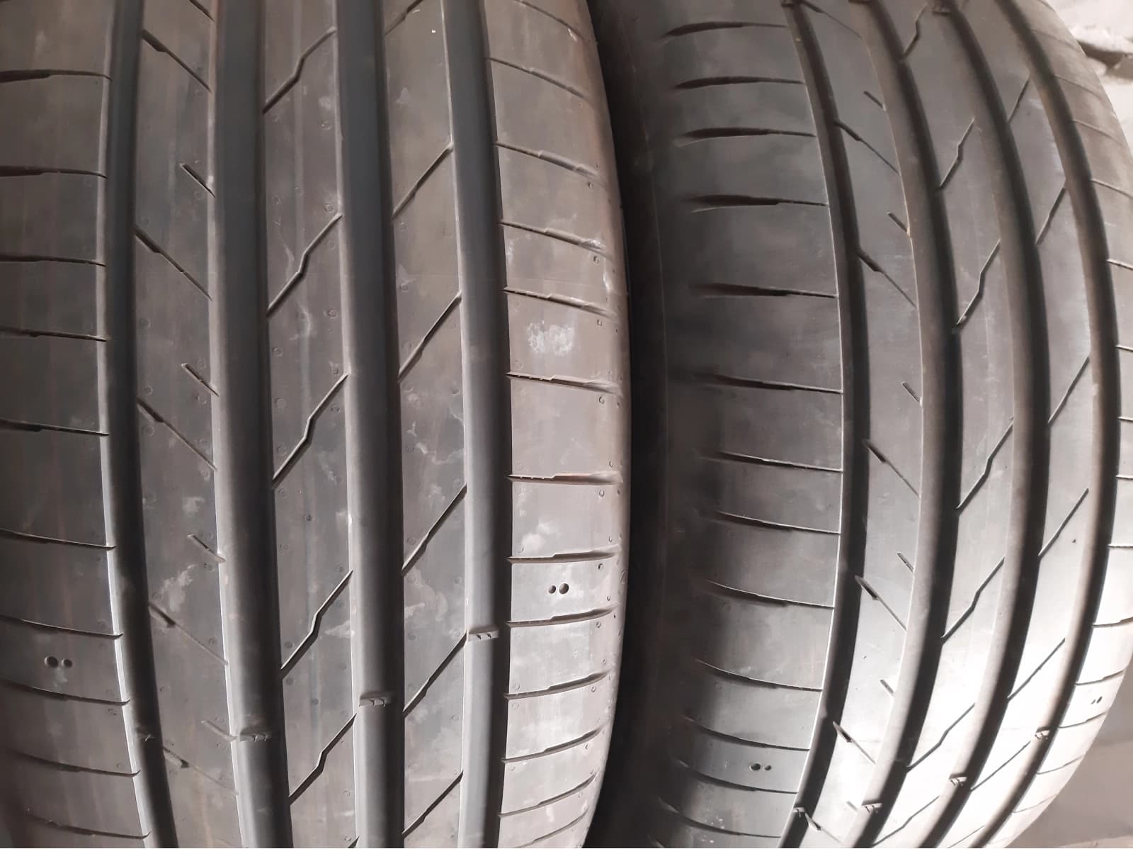 Придбати вживані шини Hankook Ventus Evo Suv 255/45 R 19 Вживані шини з Європи Hankook Ventus Evo Suv 255/45 R 19