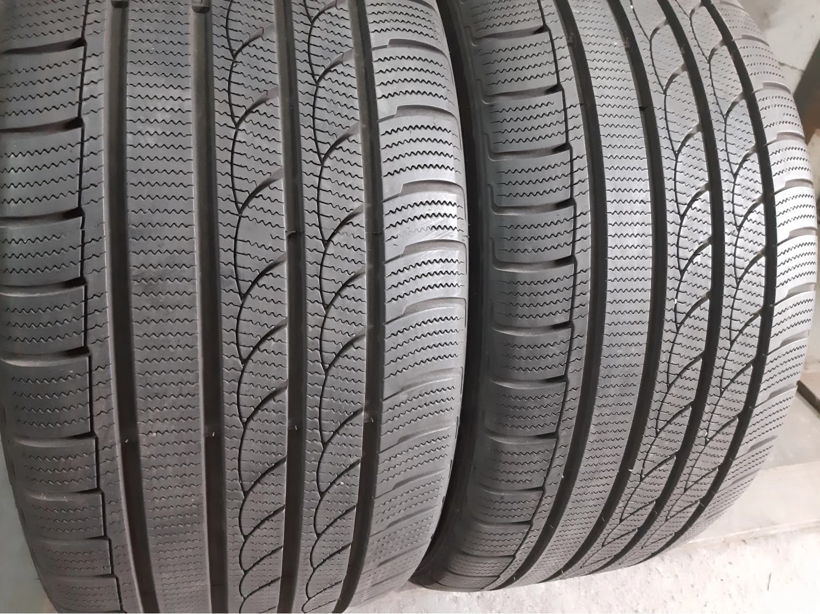 Придбати вживані шини Tracmax Ice-Plus S 210 275/35 R 19 Вживані шини з Європи Tracmax Ice-Plus S 210 275/35 R 19