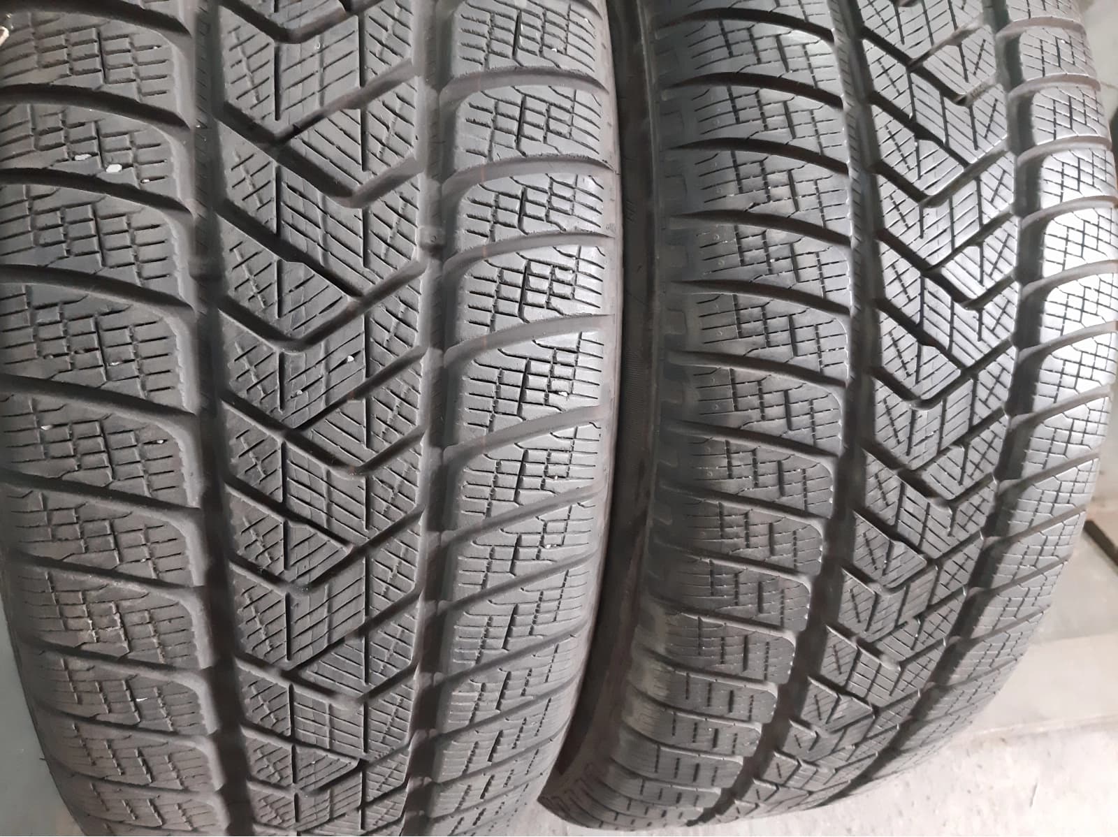 Придбати вживані шини Pirelli Scorpion Winter 235/50 R 20 Вживані шини з Європи Pirelli Scorpion Winter 235/50 R 20