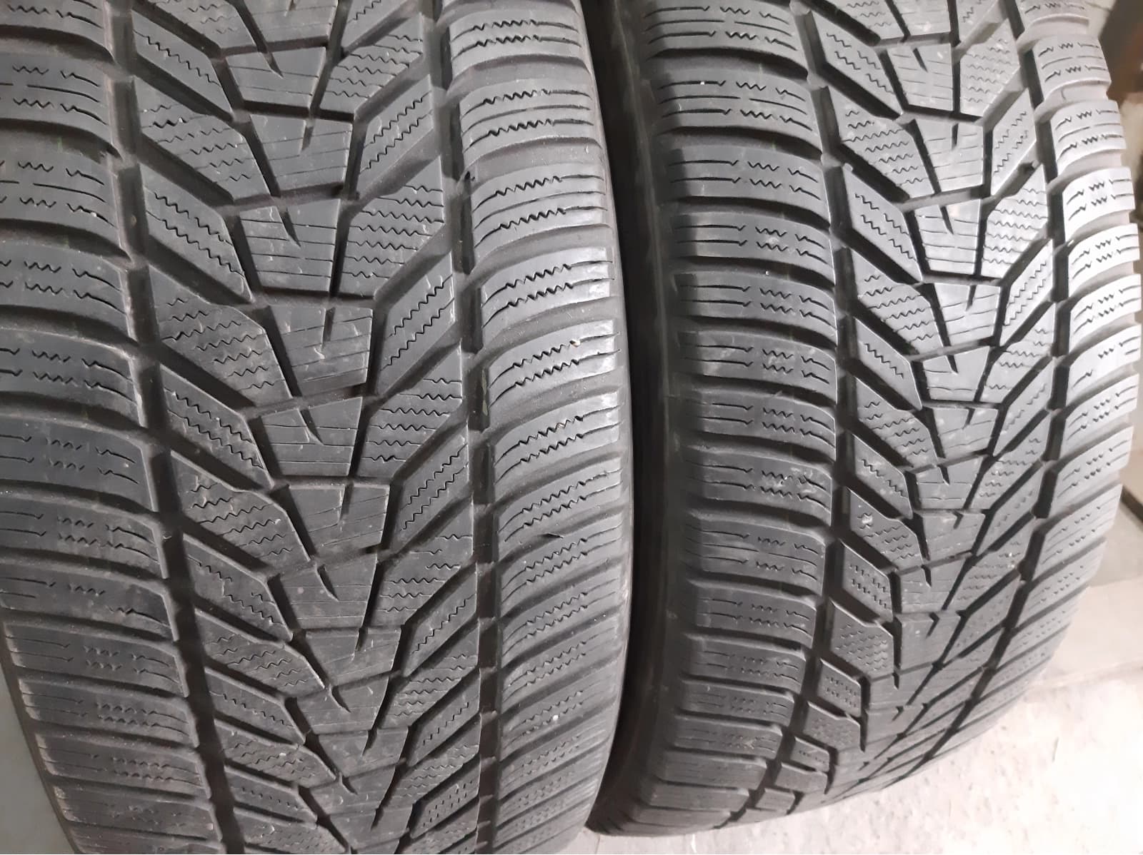 Придбати вживані шини Hankook Winter I Cept evo 3x 255/45 R 20 Вживані шини з Європи Hankook Winter I Cept evo 3x 255/45 R 20