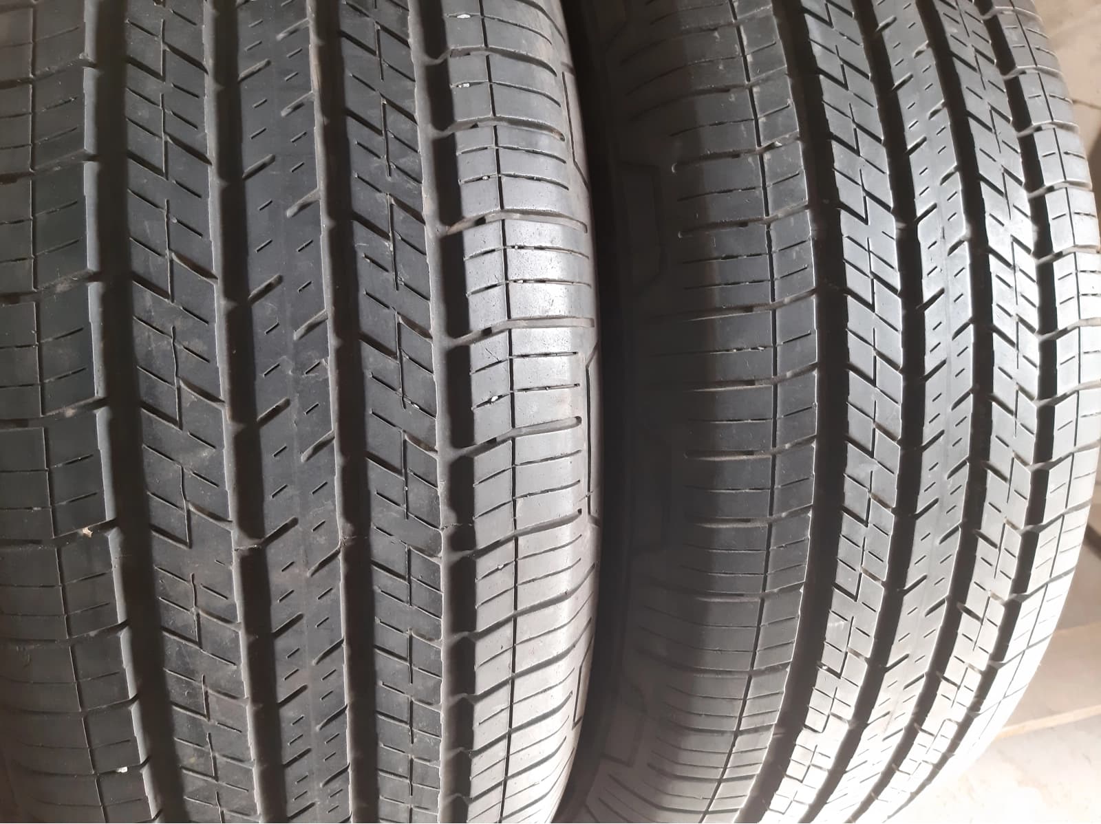 Придбати вживані шини Continental 4*4 Contact . 235/65 R 17 Вживані шини з Європи Continental 4*4 Contact . 235/65 R 17