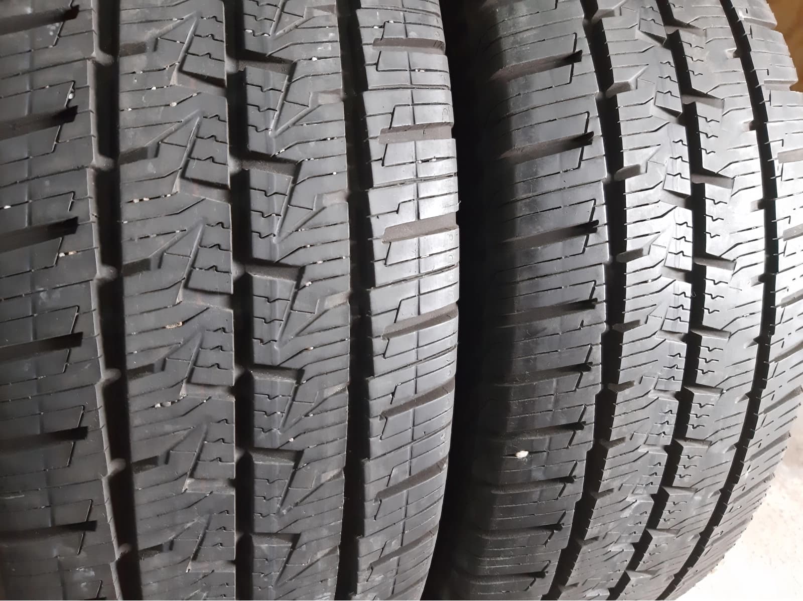 Придбати вживані шини Continental Van Contact 4 Season 225/65 R 16C Вживані шини з Європи Continental Van Contact 4 Season 225/65 R 16C
