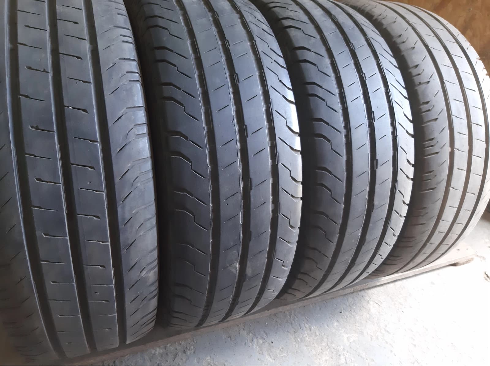 Придбати вживані шини Continental Conti Van Contact 200 / … 235/65 R 16C Вживані шини з Європи Continental Conti Van Contact 200 / … 235/65 R 16C