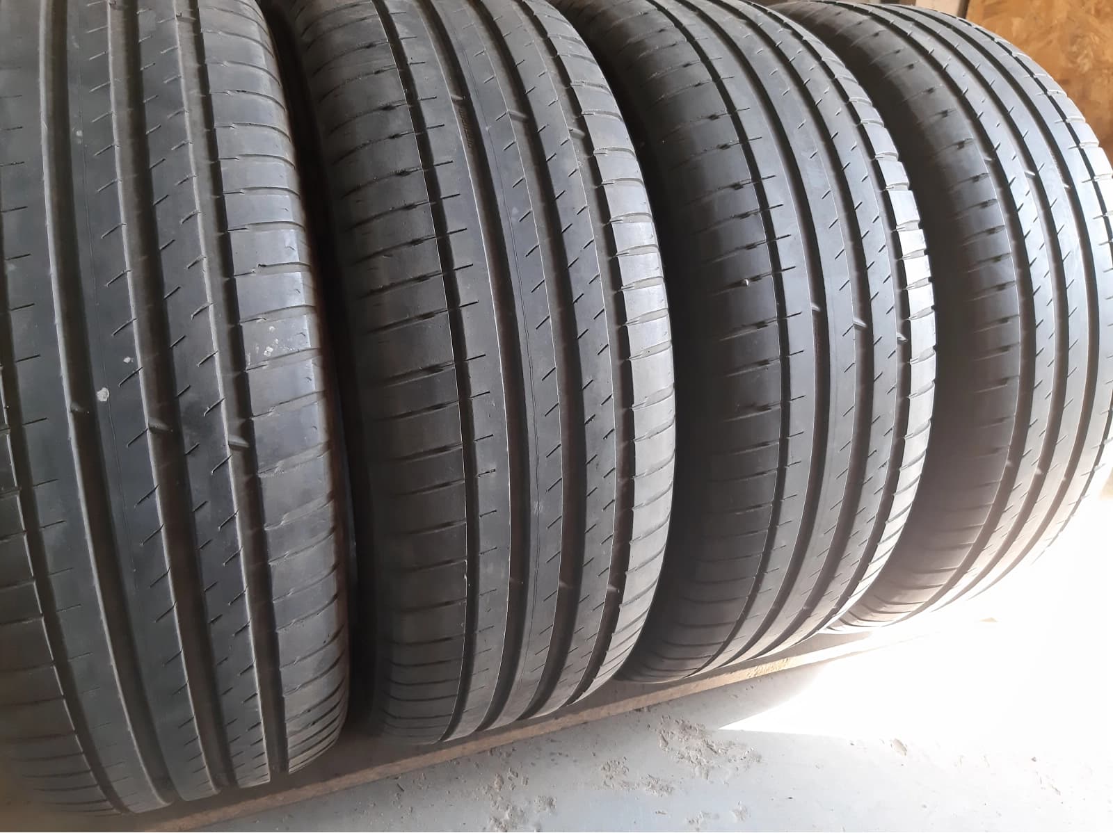 Придбати вживані шини Michelin Pilot Sport 4 Suv . 235/60 R 18 Вживані шини з Європи Michelin Pilot Sport 4 Suv . 235/60 R 18