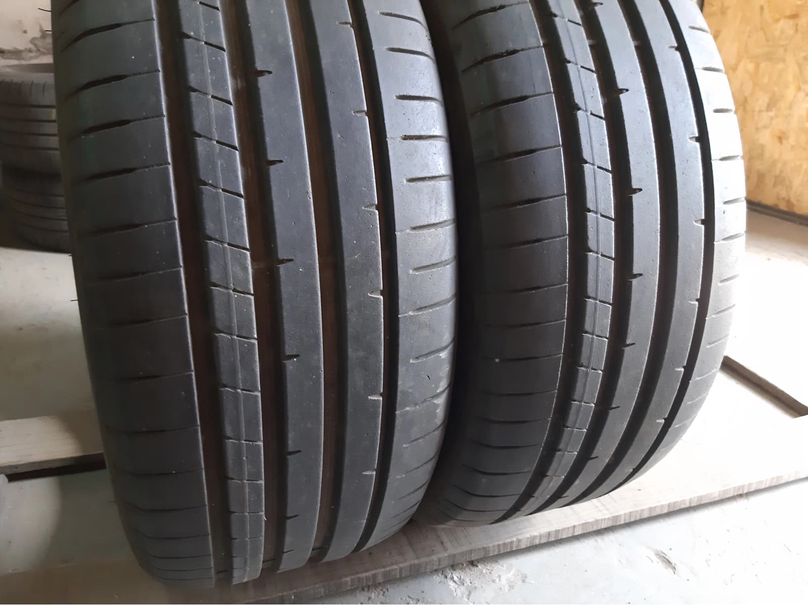 Придбати вживані шини Dunlop Sport Maxx RT2. 225/45 R 18 Вживані шини з Європи Dunlop Sport Maxx RT2. 225/45 R 18