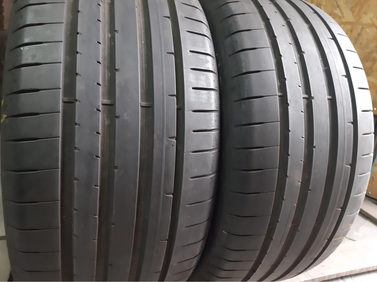 Придбати вживані шини Dunlop Sport Maxx RT 245/40 R 18 Вживані шини з Європи Dunlop Sport Maxx RT 245/40 R 18