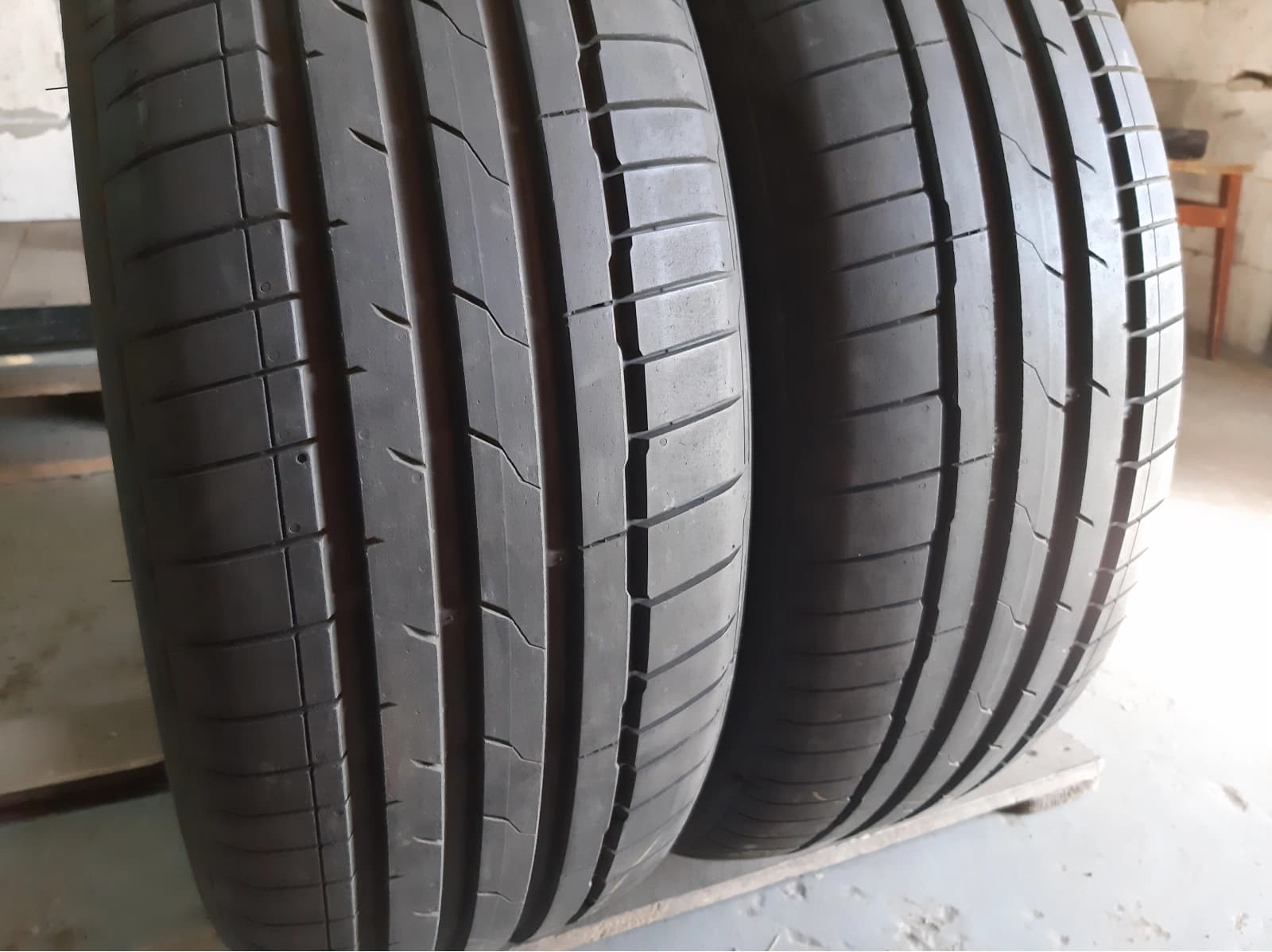 Придбати вживані шини Hankook Ventus S1 Evo 3 235/55 R 19 Вживані шини з Європи Hankook Ventus S1 Evo 3 235/55 R 19