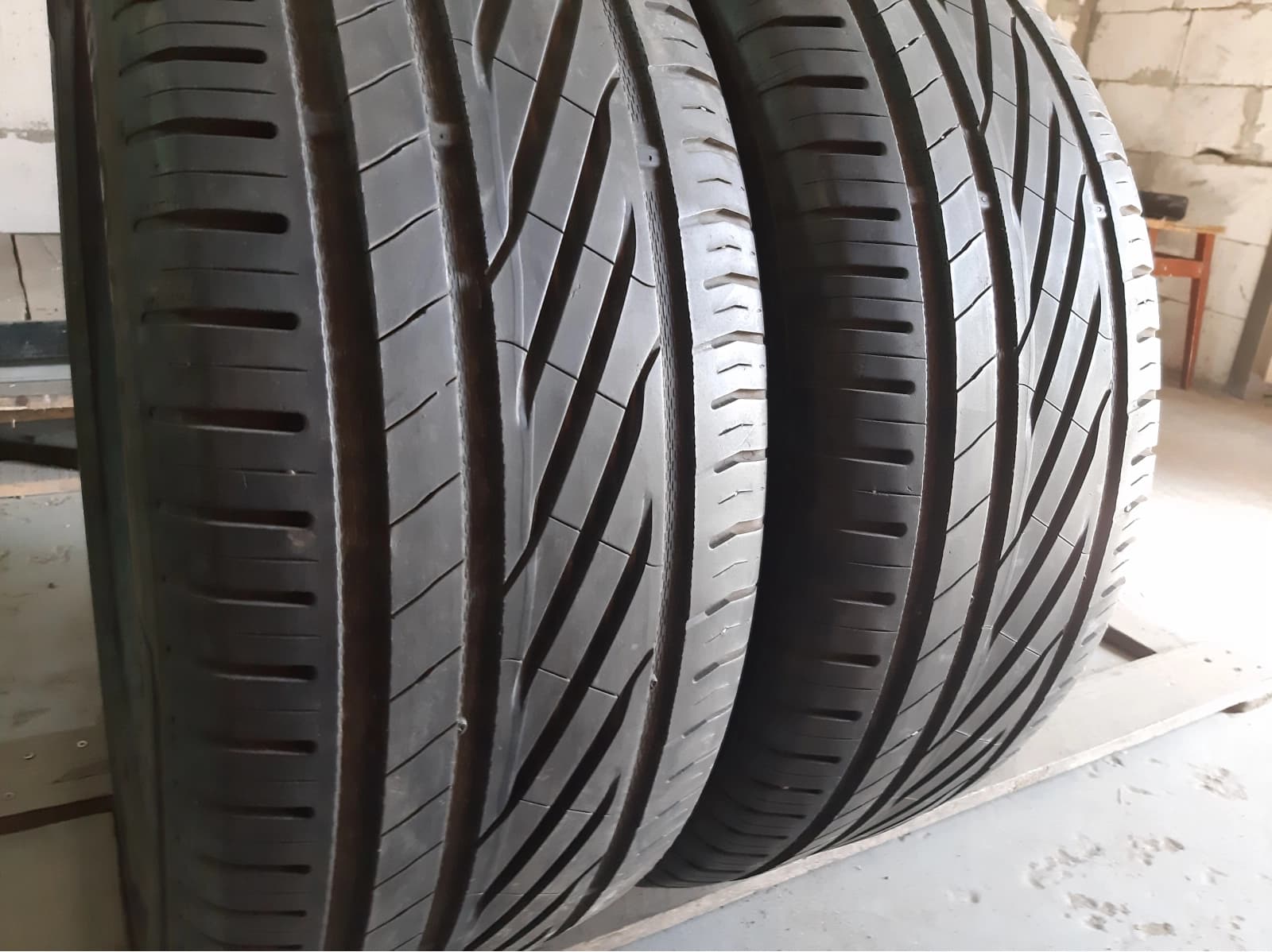Придбати вживані шини Uniroyal Rain Sport 5 255/50 R 19 Вживані шини з Європи Uniroyal Rain Sport 5 255/50 R 19