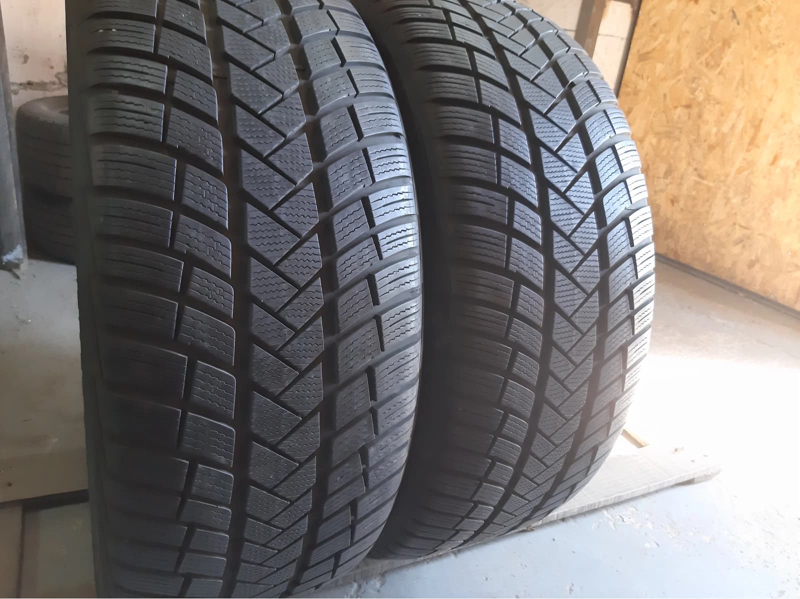 Придбати вживані шини Vredestein Wintrac PRO 275/45 R 21 Вживані шини з Європи Vredestein Wintrac PRO 275/45 R 21