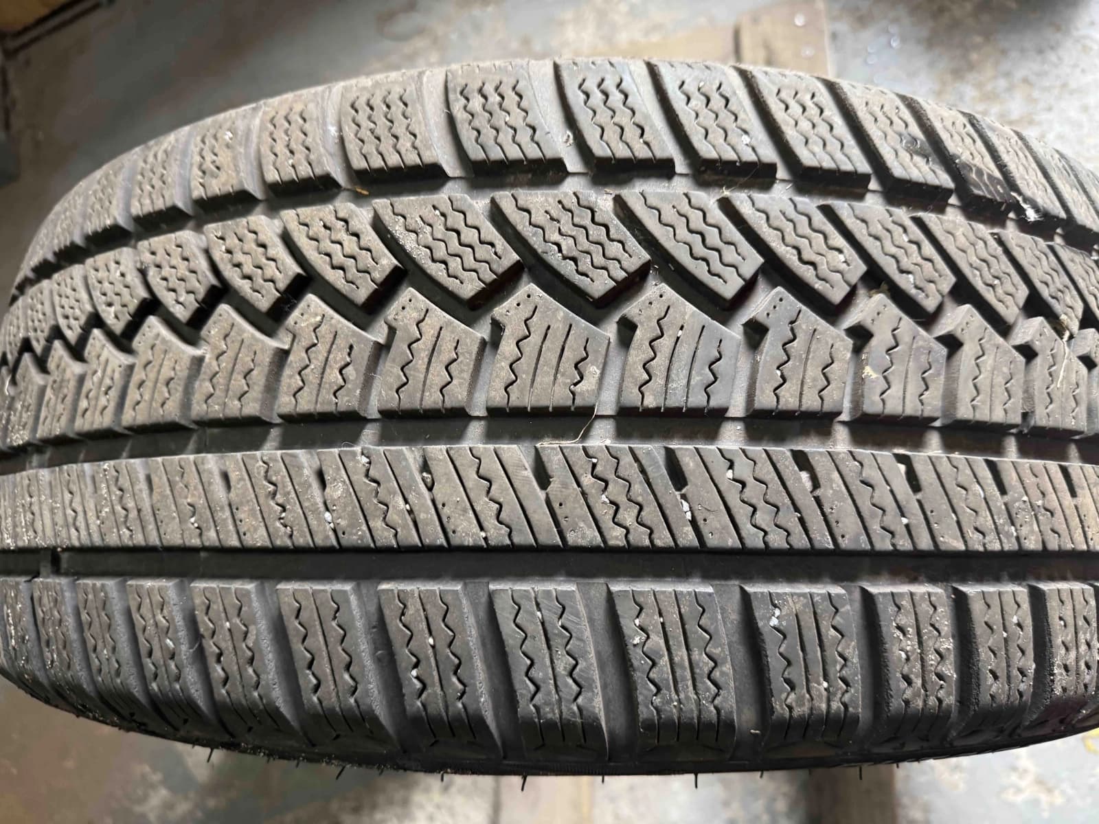 Придбати вживані шини Mirage MR-W 562 235/45 R 18 Вживані шини з Європи Mirage MR-W 562 235/45 R 18