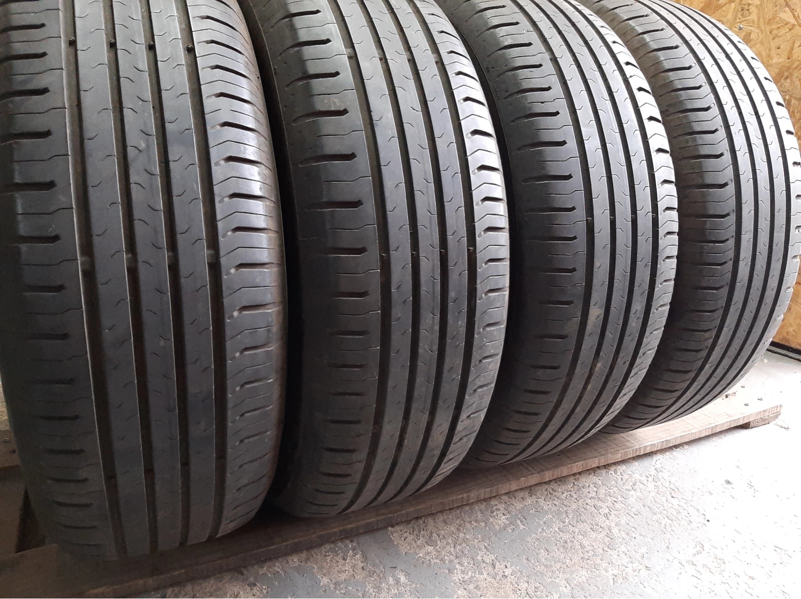 Придбати вживані шини Continental Conti Eco Contact 5 . 215/65 R 16 Вживані шини з Європи Continental Conti Eco Contact 5 . 215/65 R 16