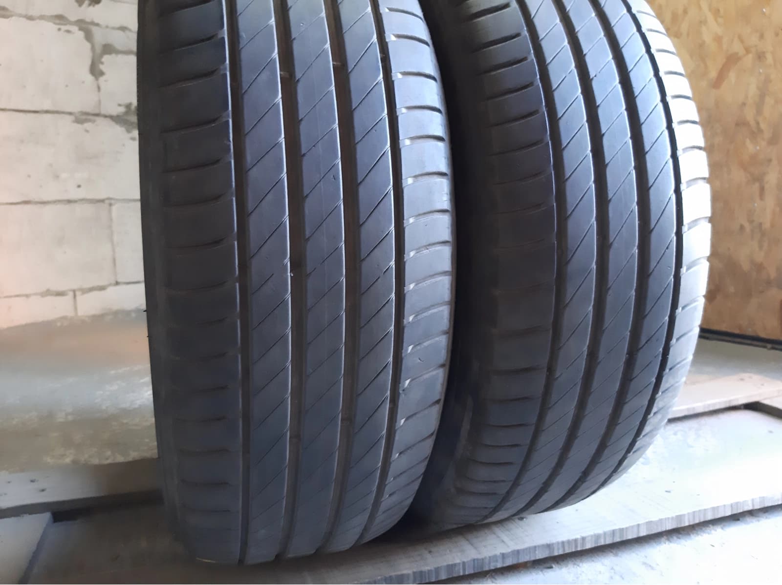 Придбати вживані шини Kleber Dynaxer 215/60 R 16 Вживані шини з Європи Kleber Dynaxer 215/60 R 16
