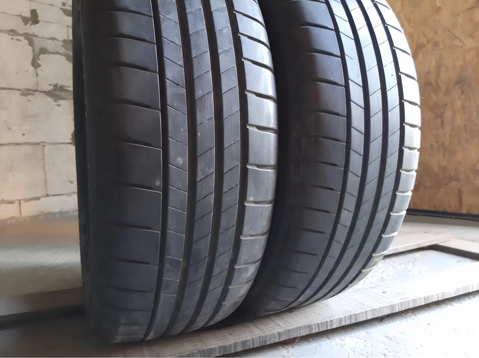 Придбати вживані шини Bridgestone Turanza T005 205/60 R 16 Вживані шини з Європи Bridgestone Turanza T005 205/60 R 16