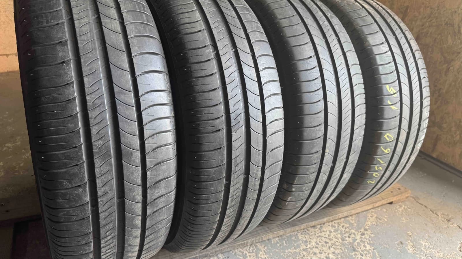 Придбати вживані шини Michelin Energy Saver . 205/60 R 16 Вживані шини з Європи Michelin Energy Saver . 205/60 R 16
