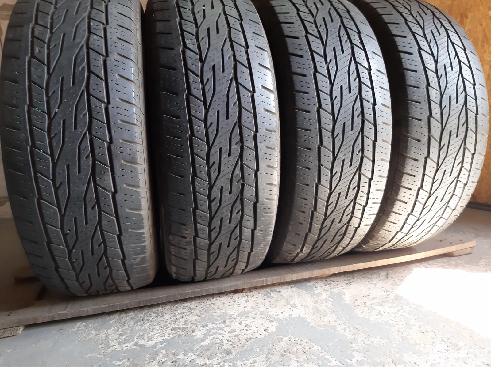 Придбати вживані шини Continental Conti Cross Contact LX2 . . 255/65 R 17 Вживані шини з Європи Continental Conti Cross Contact LX2 . . 255/65 R 17