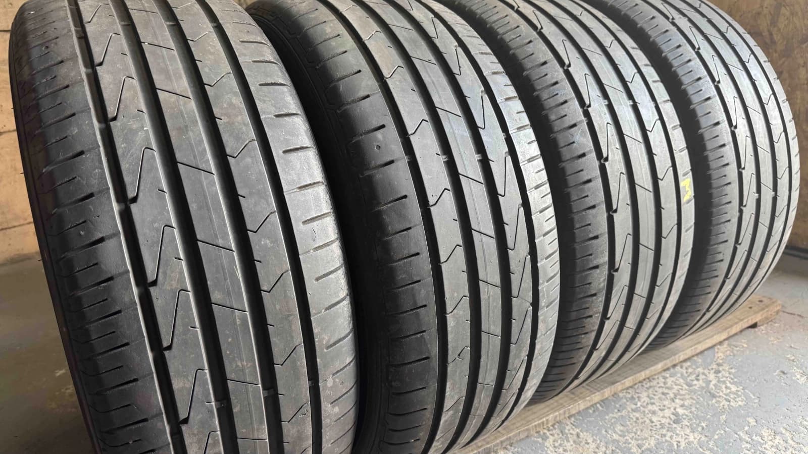 Придбати вживані шини Hankook Ventus Prime 3 235/55 R 17 Вживані шини з Європи Hankook Ventus Prime 3 235/55 R 17