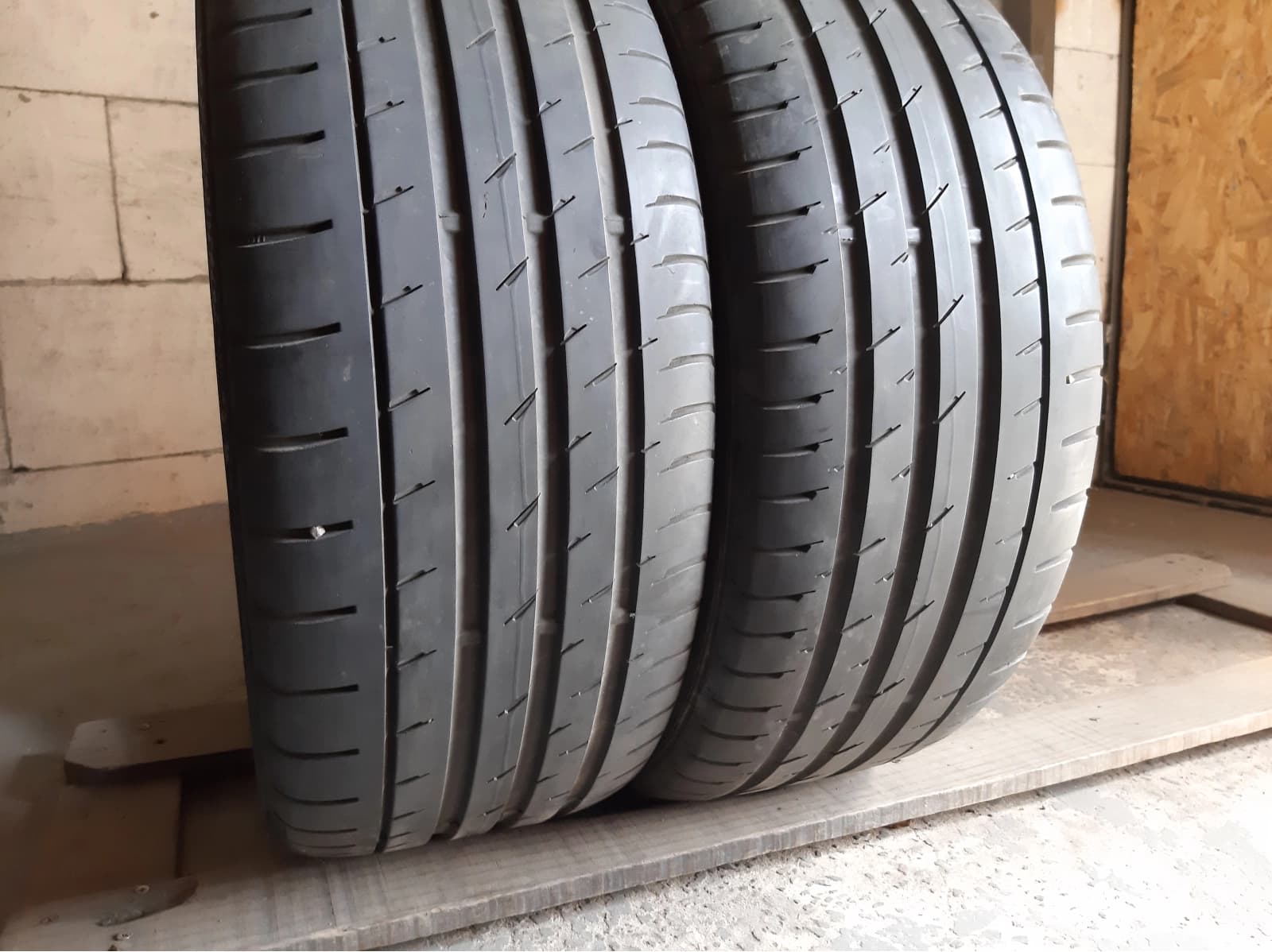 Придбати вживані шини Continental Conti Sport Contact 3 235/45 R 17 Вживані шини з Європи Continental Conti Sport Contact 3 235/45 R 17