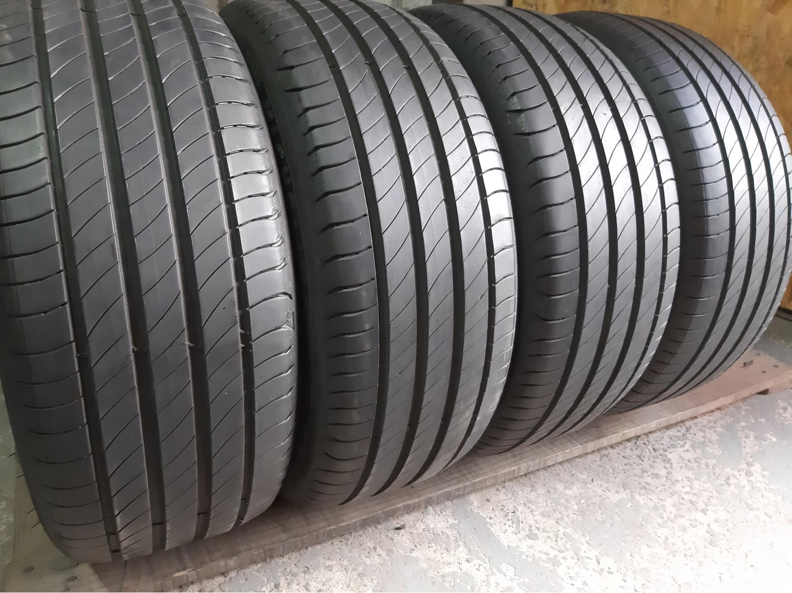 Придбати вживані шини Michelin Primacy 4 . . 225/45 R 17 Вживані шини з Європи Michelin Primacy 4 . . 225/45 R 17