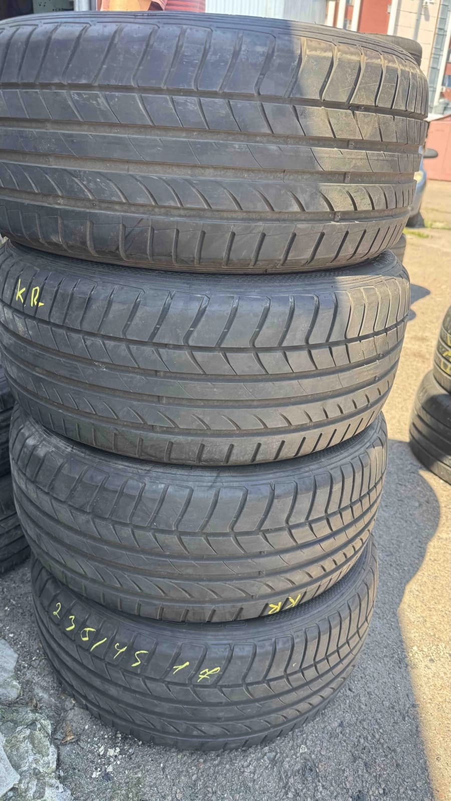 Придбати вживані шини Dunlop SP Sport Maxx RT 235/45 R 17 Вживані шини з Європи Dunlop SP Sport Maxx RT 235/45 R 17