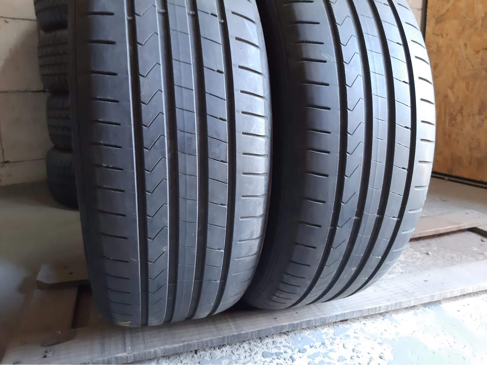 Придбати вживані шини Hankook Ventus Prime 4 . 215/55 R 17 Вживані шини з Європи Hankook Ventus Prime 4 . 215/55 R 17