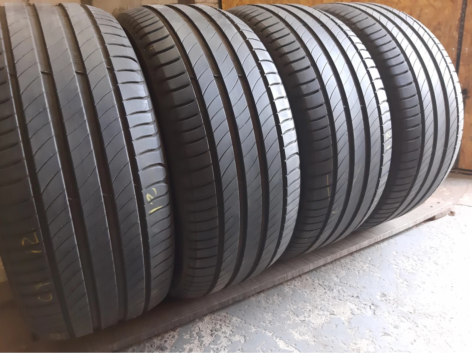 Придбати вживані шини Michelin Primacy 4 . 245/45 R 17 Вживані шини з Європи Michelin Primacy 4 . 245/45 R 17