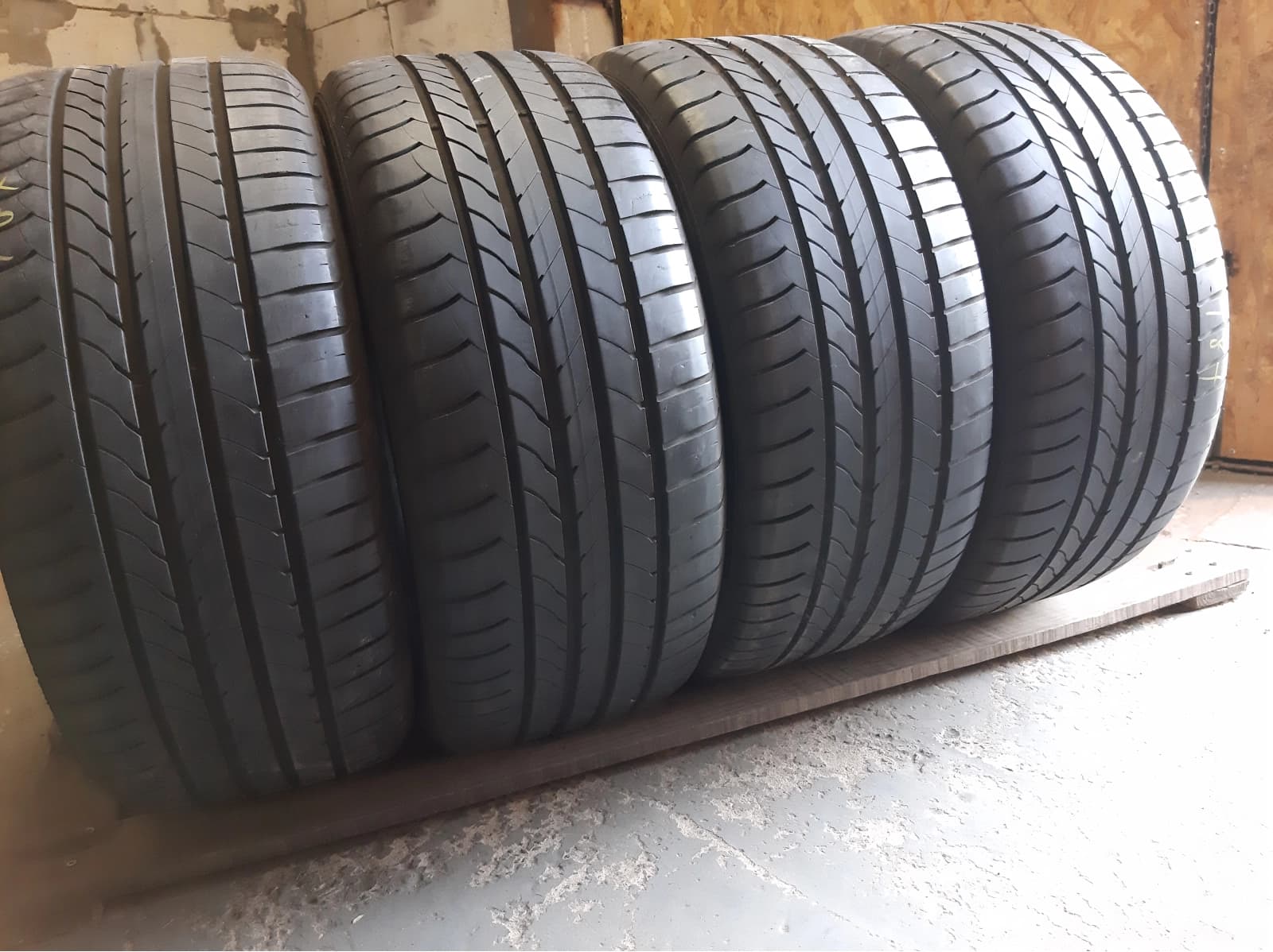 Придбати вживані шини GoodYear Efficient Grip 245/45 R 17 Вживані шини з Європи GoodYear Efficient Grip 245/45 R 17