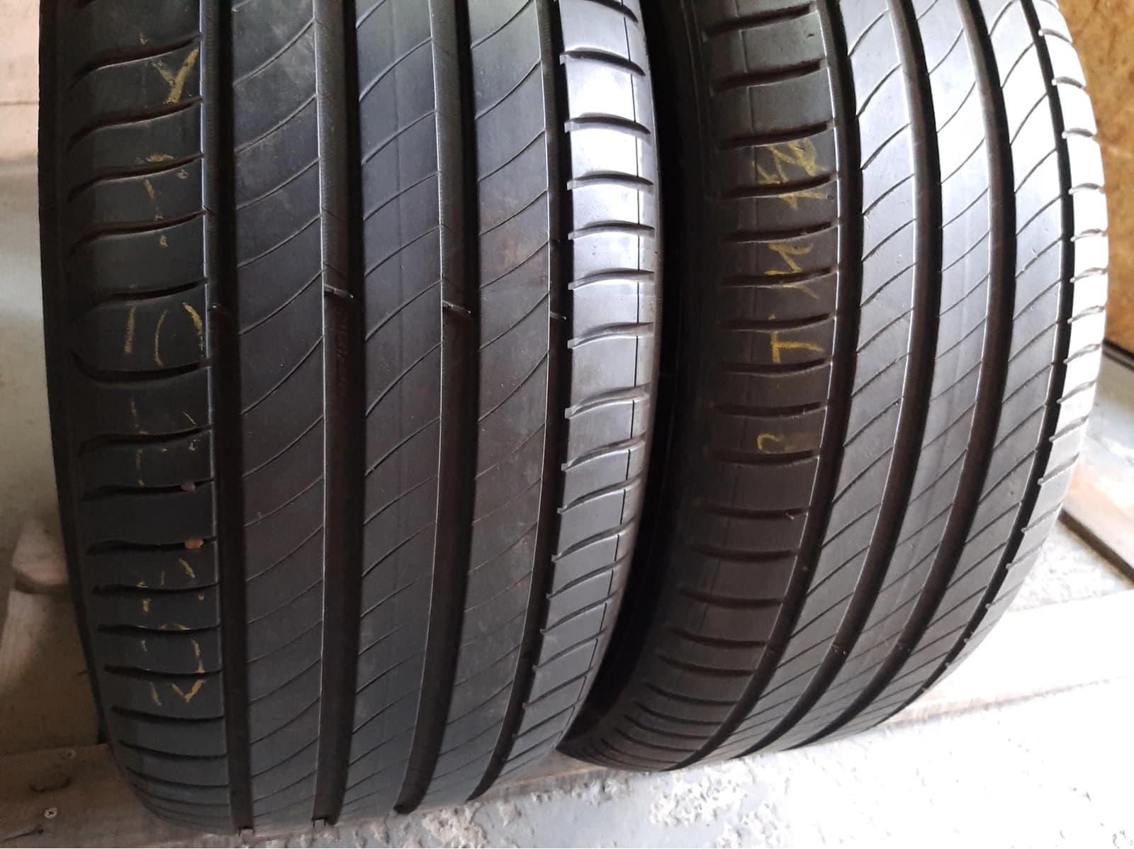 Придбати вживані шини Michelin Primacy 4 . 235/55 R 17 Вживані шини з Європи Michelin Primacy 4 . 235/55 R 17
