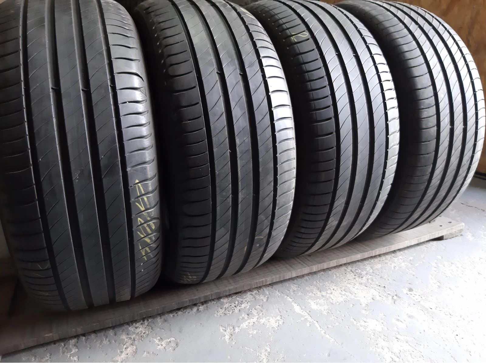 Придбати вживані шини Michelin Primacy 4 225/50 R 17 Вживані шини з Європи Michelin Primacy 4 225/50 R 17