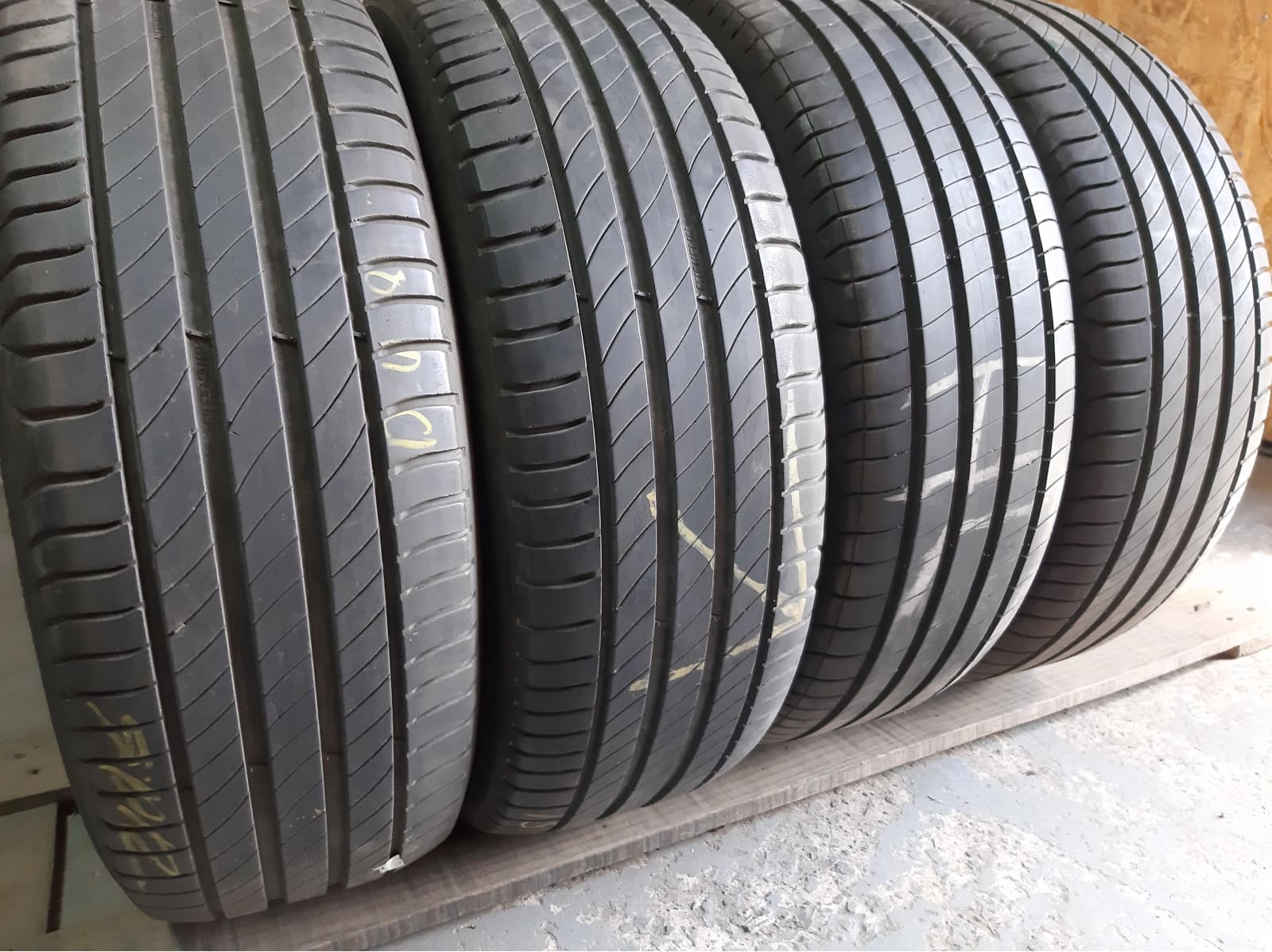 Придбати вживані шини Michelin Primacy 4 . 205/60 R 16 Вживані шини з Європи Michelin Primacy 4 . 205/60 R 16