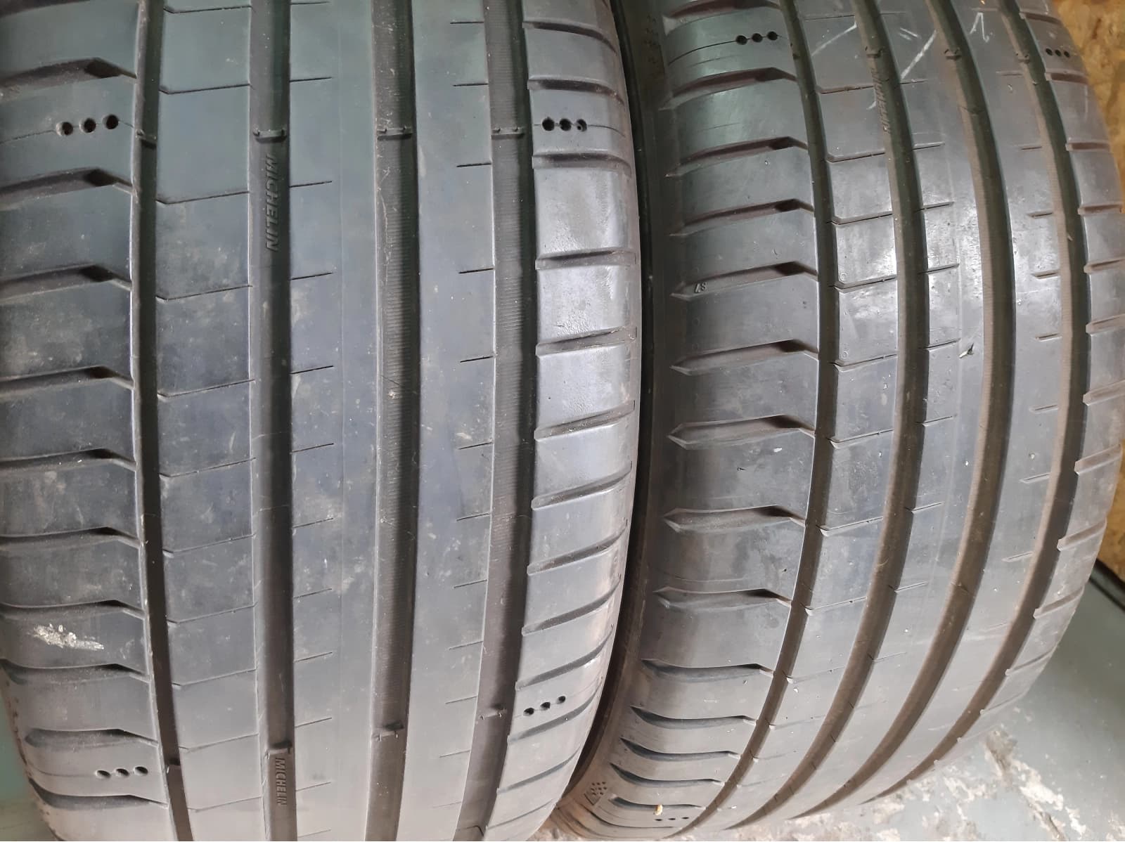 Придбати вживані шини Michelin Pilot Sport 5 . . 235/40 R 19 Вживані шини з Європи Michelin Pilot Sport 5 . . 235/40 R 19