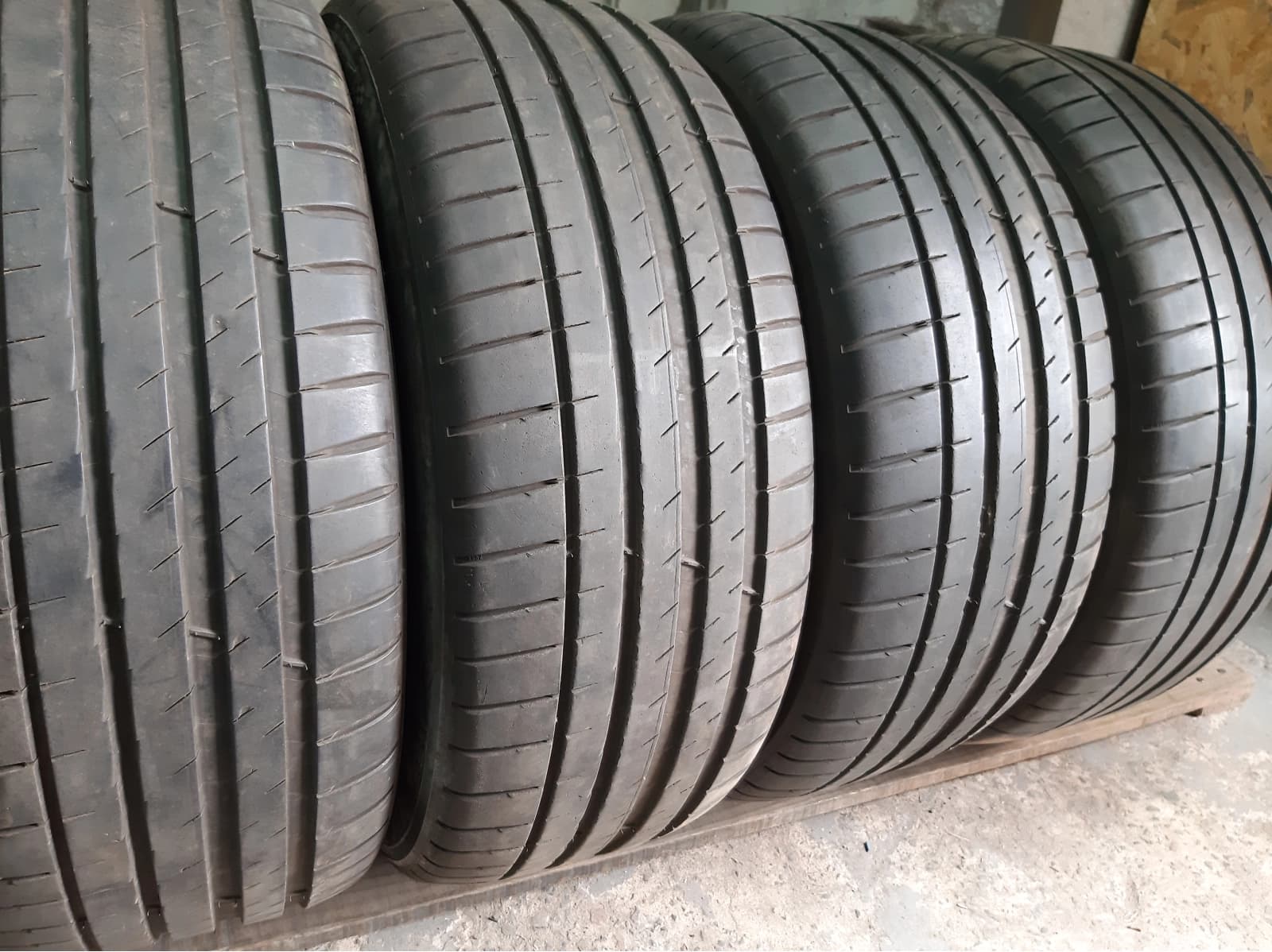 Придбати вживані шини Michelin Pilot Sport 4 235/45 R 18 Вживані шини з Європи Michelin Pilot Sport 4 235/45 R 18