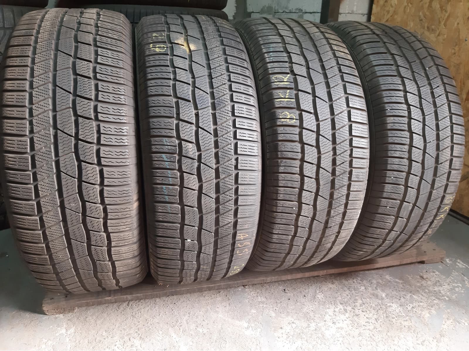 Придбати вживані шини Continental Conti Winter Contact TS830P … / 255/50 R 20 Вживані шини з Європи Continental Conti Winter Contact TS830P … / 255/50 R 20