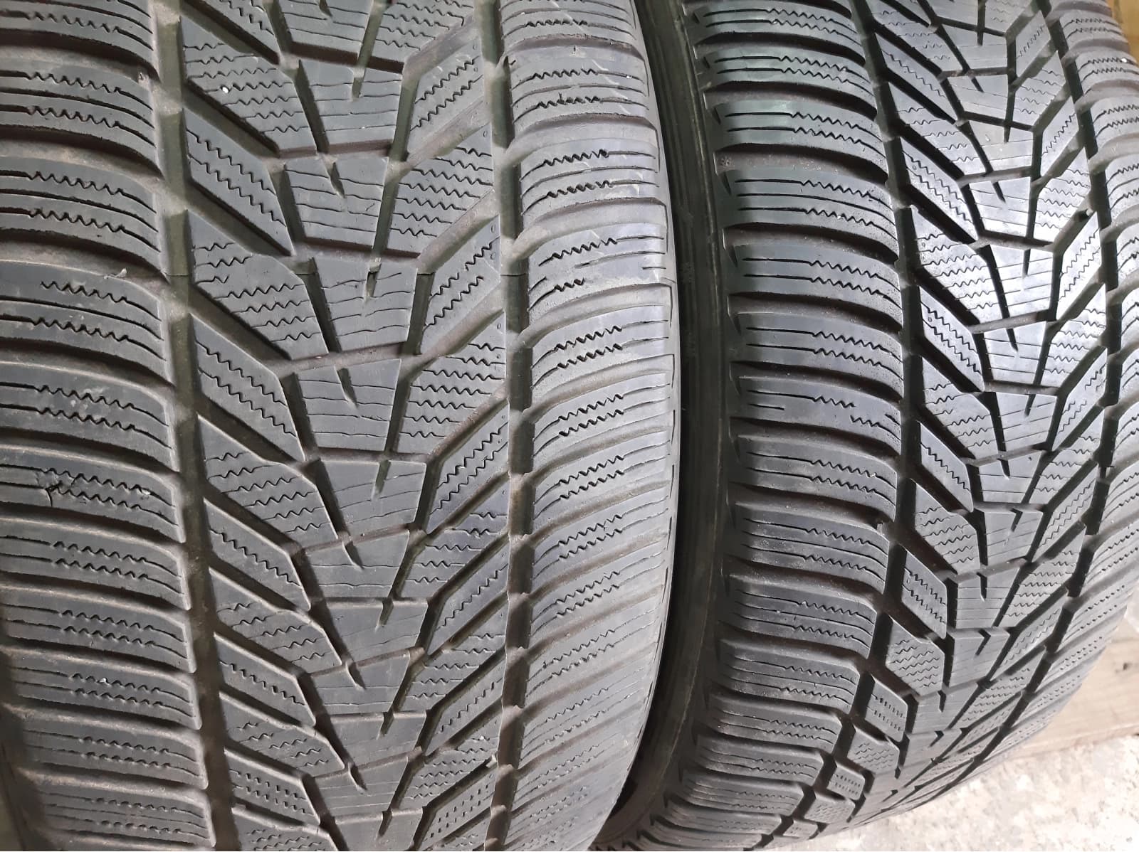 Придбати вживані шини Hankook Winter I Cept Evo 3 255/40 R 20 Вживані шини з Європи Hankook Winter I Cept Evo 3 255/40 R 20
