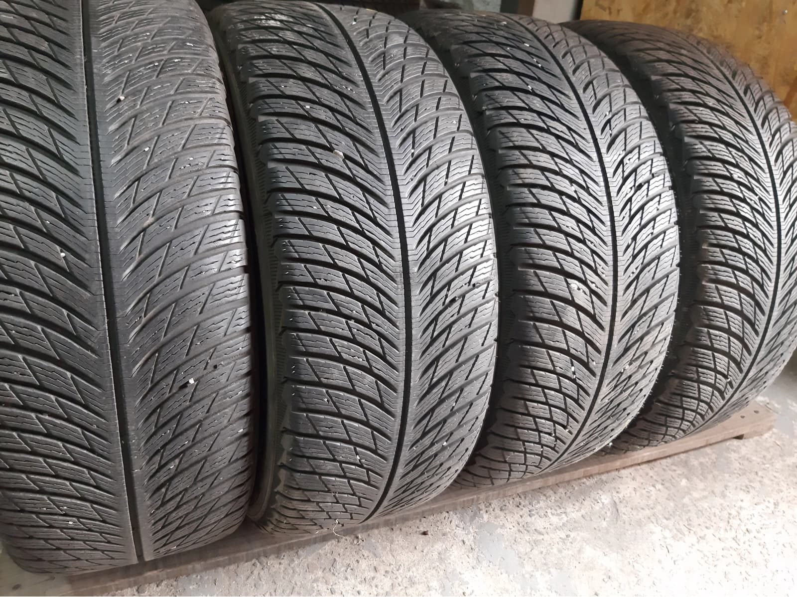 Придбати вживані шини Michelin Pilot Alpin 5 . . 235/50 R 18 Вживані шини з Європи Michelin Pilot Alpin 5 . . 235/50 R 18