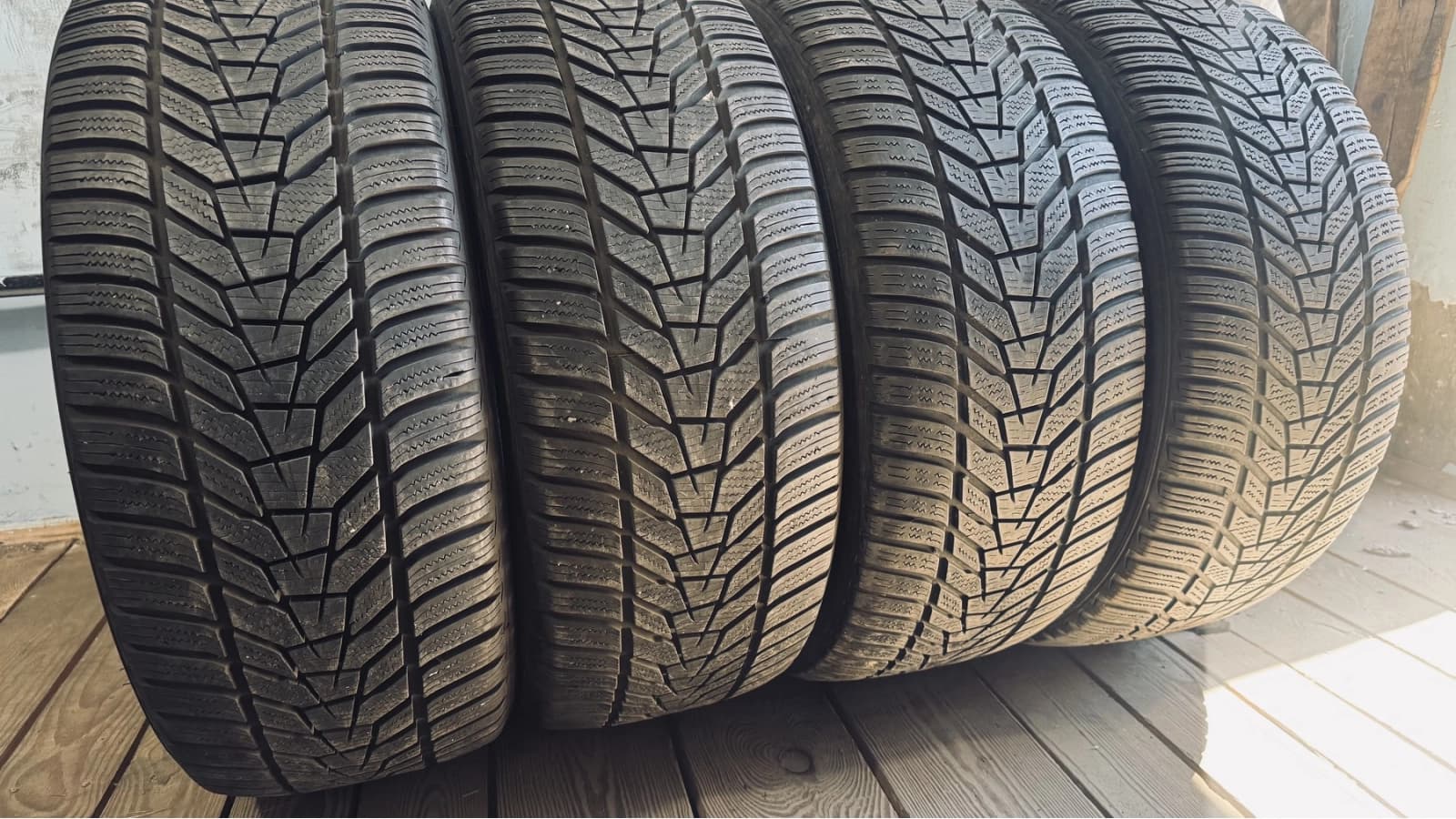 Придбати вживані шини Hankook Winter I Cept Evo 3 235/45 R 18 Вживані шини з Європи Hankook Winter I Cept Evo 3 235/45 R 18