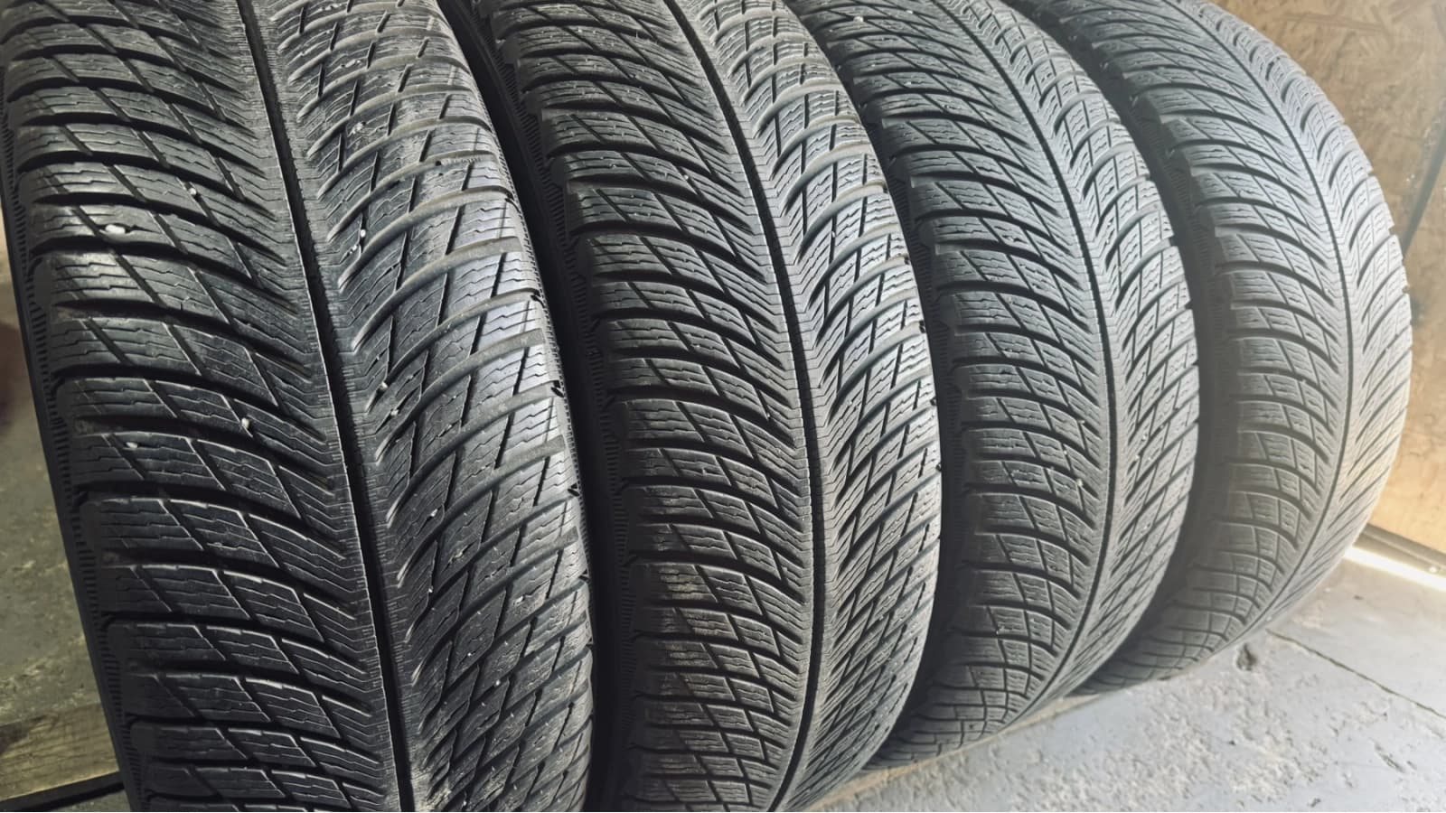 Придбати вживані шини Michelin Pilot Alpin 5 SUV … 225/60 R 18 Вживані шини з Європи Michelin Pilot Alpin 5 SUV … 225/60 R 18