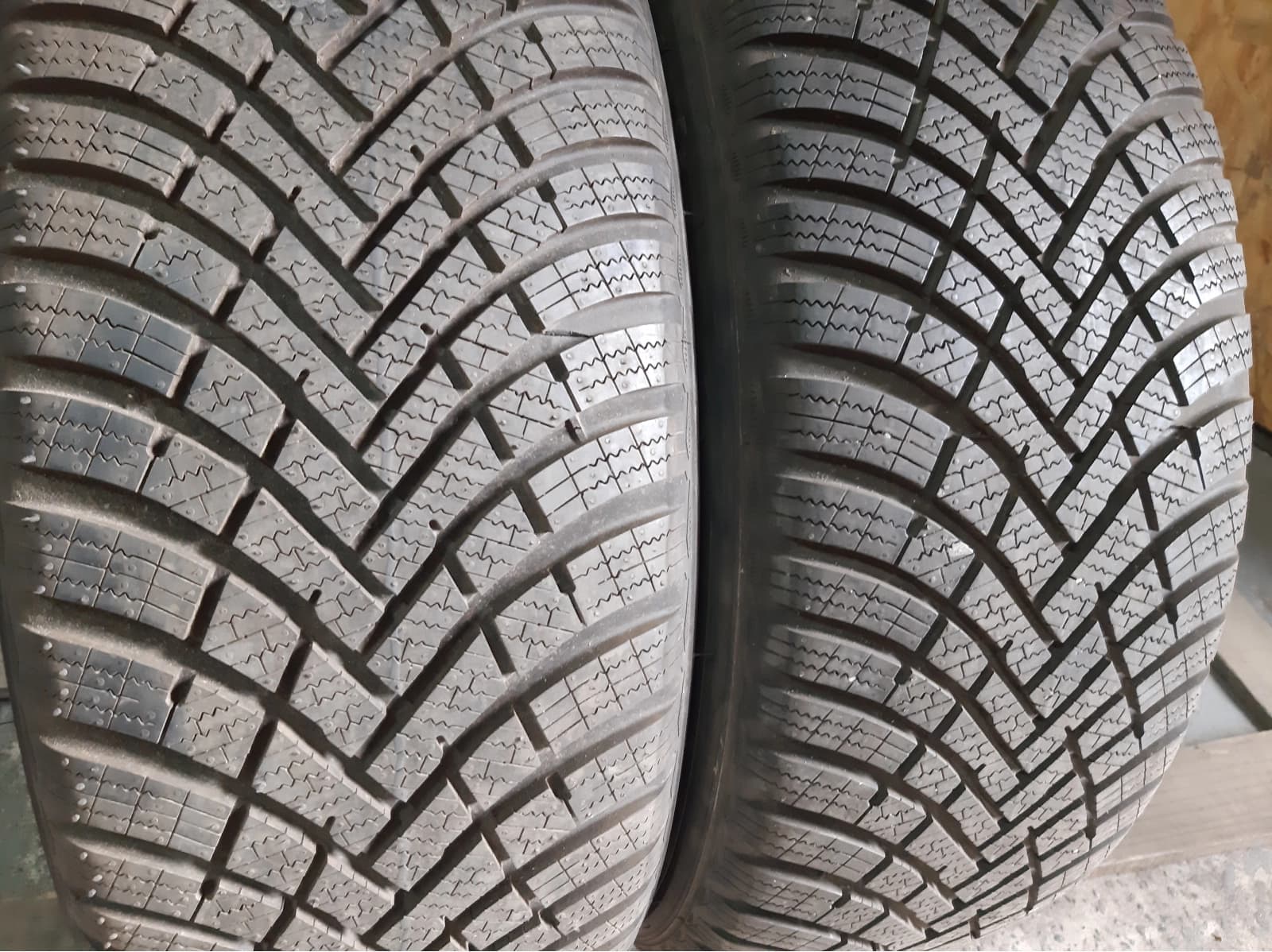 Придбати вживані шини Hankook Winter I Cept RS3 . . 225/55 R 17 Вживані шини з Європи Hankook Winter I Cept RS3 . . 225/55 R 17