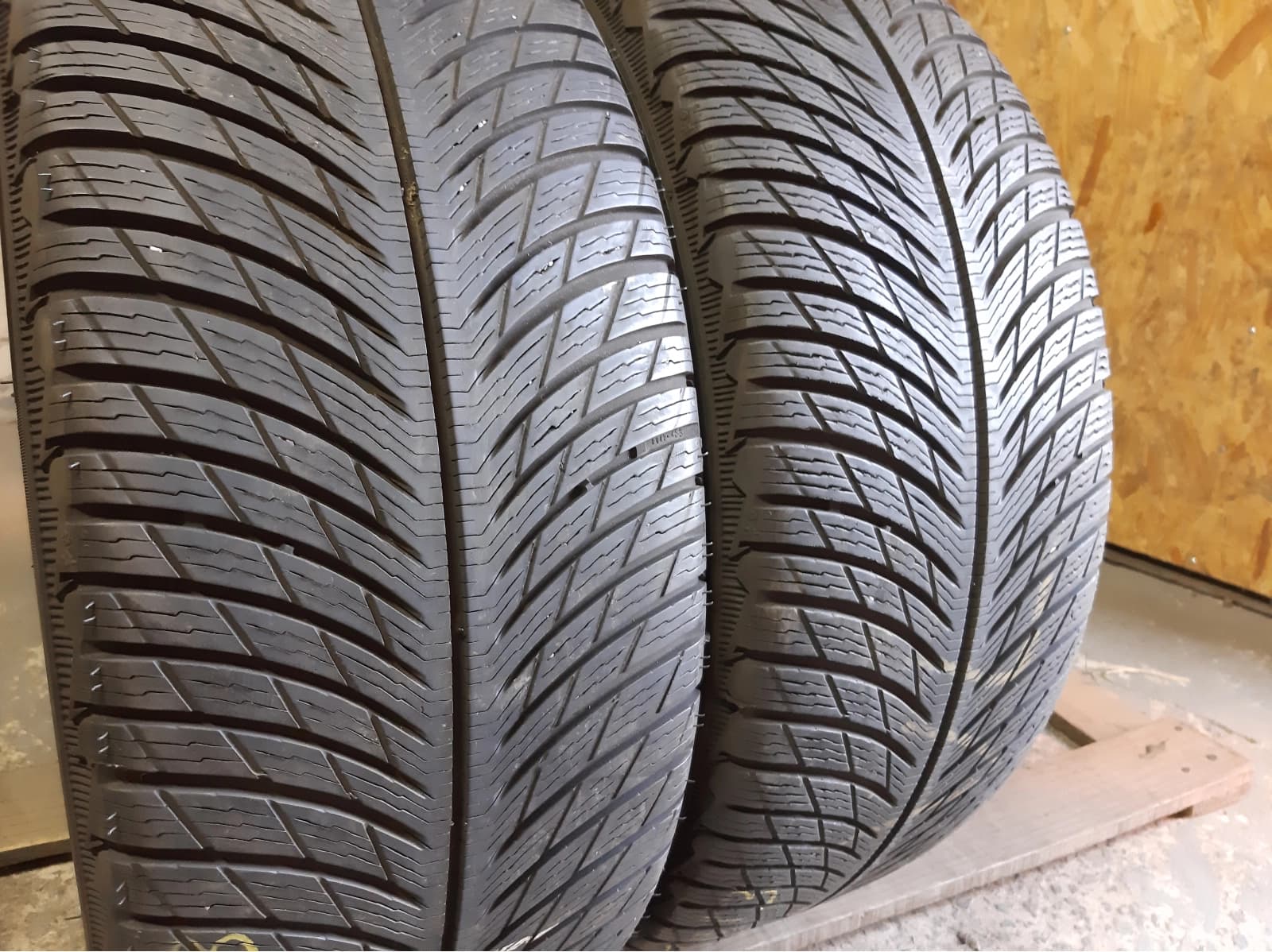Придбати вживані шини Michelin Pilot Alpin 5 225/45 R 19 Вживані шини з Європи Michelin Pilot Alpin 5 225/45 R 19