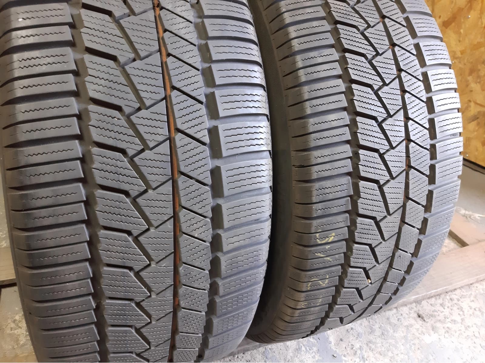 Придбати вживані шини Continental WinterContact TS 860Р / 235/45 R 18 Вживані шини з Європи Continental WinterContact TS 860Р / 235/45 R 18