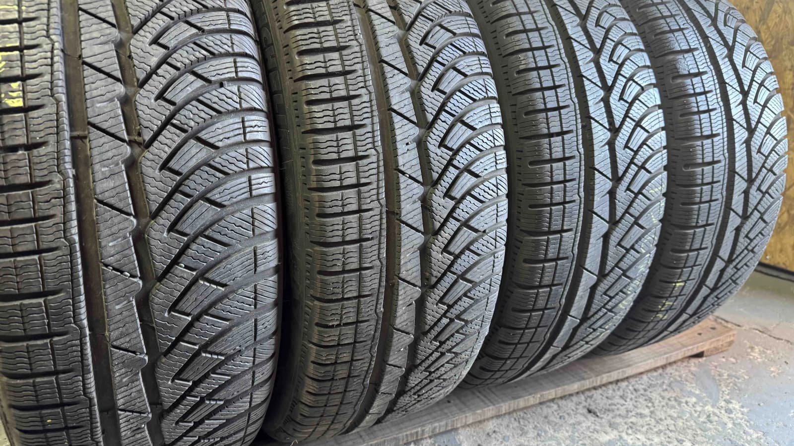 Придбати вживані шини Michelin Pilot Alpin PA4 . 225/45 R 18 Вживані шини з Європи Michelin Pilot Alpin PA4 . 225/45 R 18