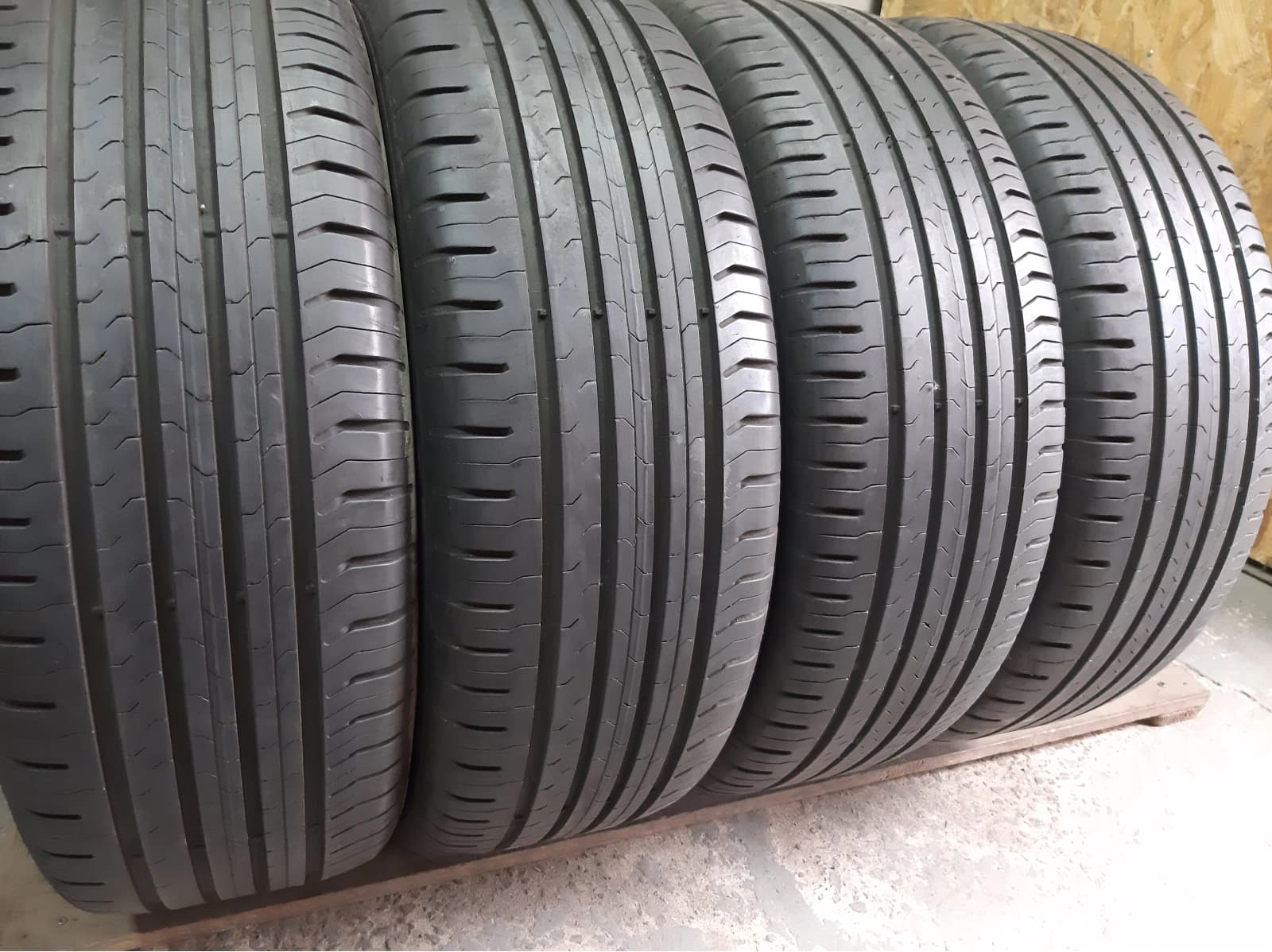 Придбати вживані шини Continental Conti Eco Contact 5 235/60 R 18 Вживані шини з Європи Continental Conti Eco Contact 5 235/60 R 18