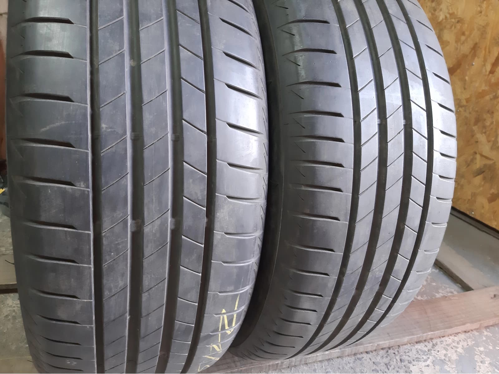 Придбати вживані шини Bridgestone Turanza T005 225/55 R 17 Вживані шини з Європи Bridgestone Turanza T005 225/55 R 17