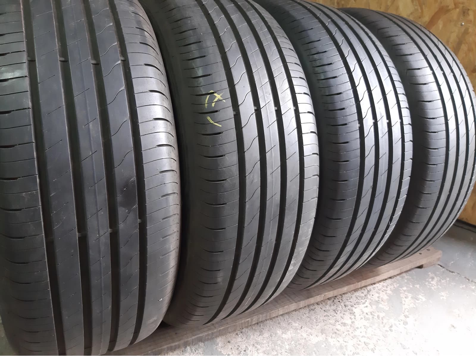Придбати вживані шини Good Year Efficient Grip Performance 2 . . 215/55 R 17 Вживані шини з Європи Good Year Efficient Grip Performance 2 . . 215/55 R 17